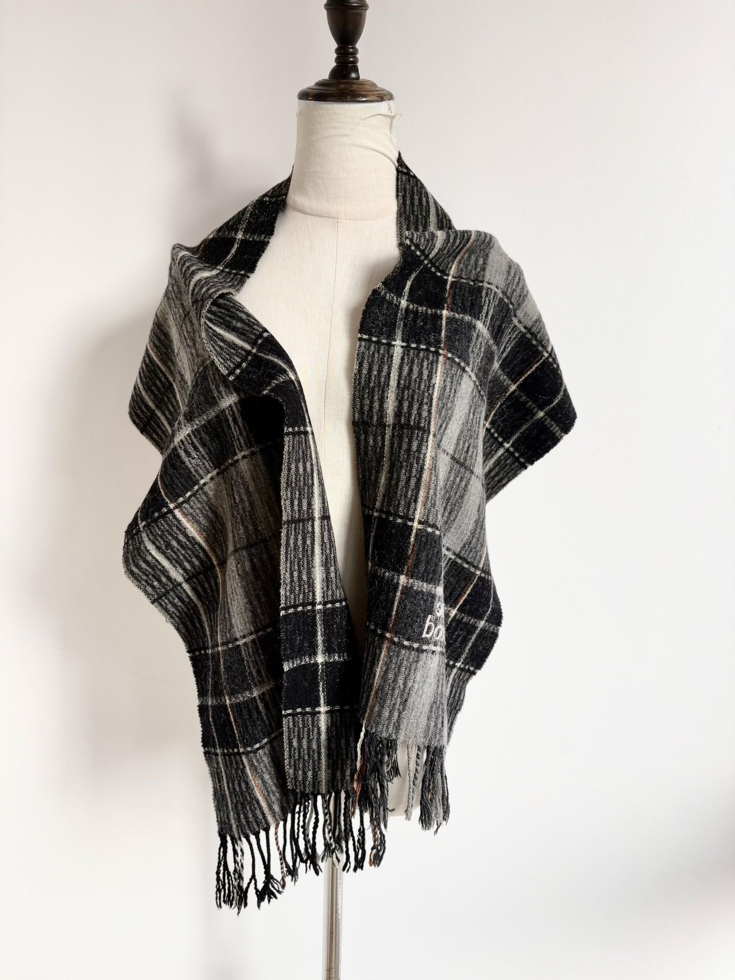 Vivienne Westwood Vivienne Westwood Vintage Letter Embroidery Scarf Size ONE SIZE - 5 Thumbnail