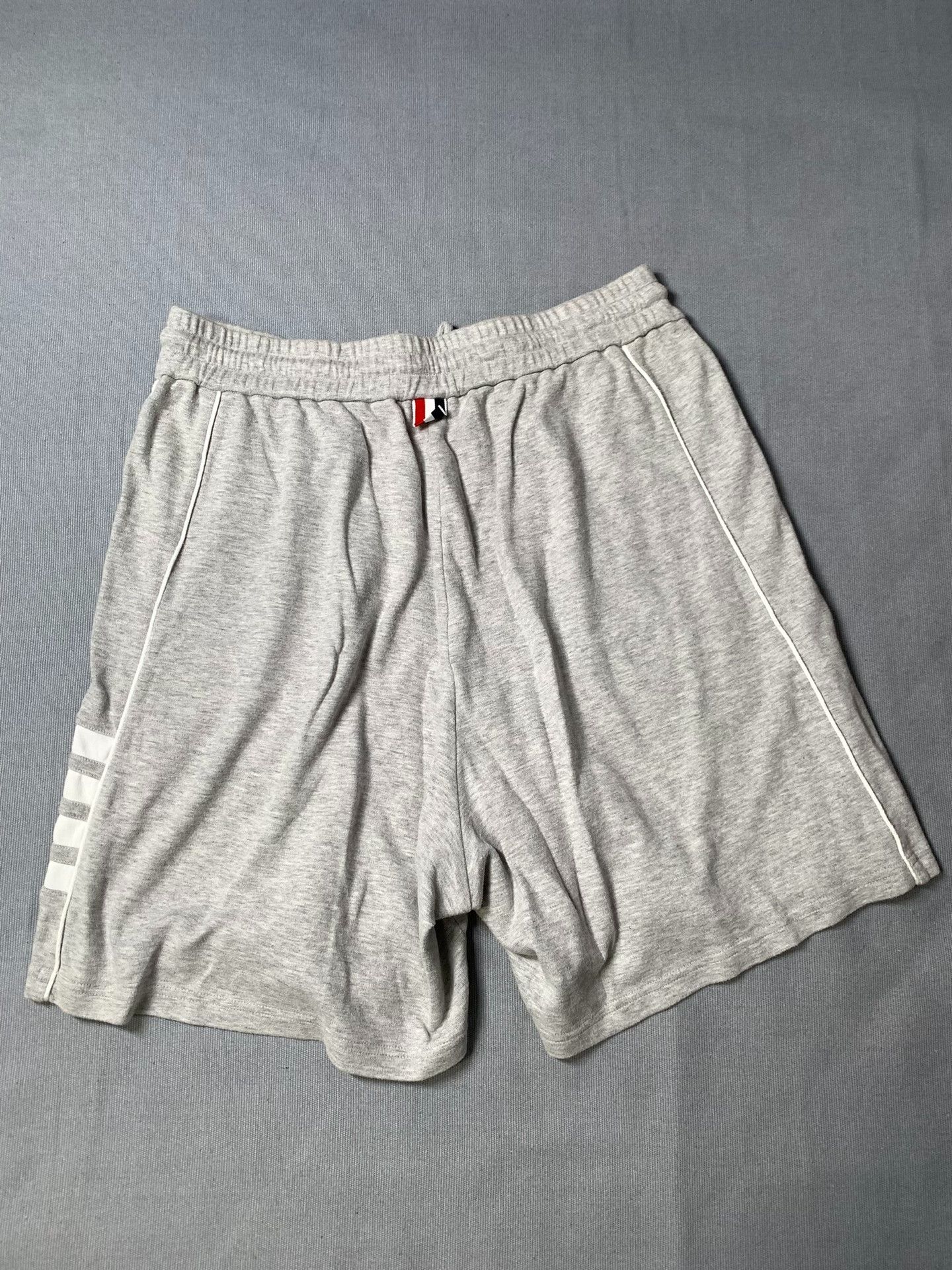 Thom Browne Thom Browne Classic Gray Four-Bar Shorts Size US 26 / EU 42 - 3 Thumbnail