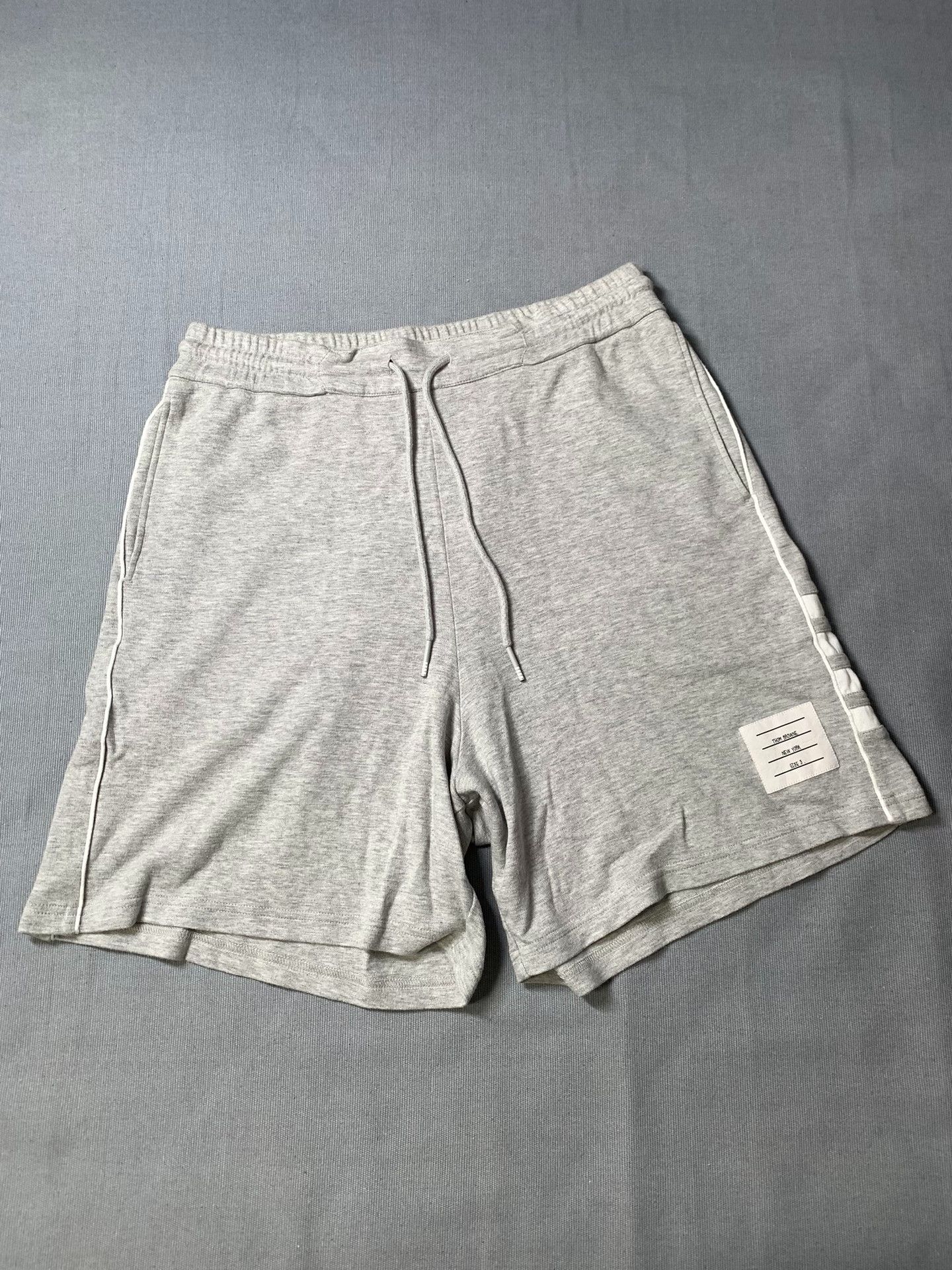 Thom Browne Thom Browne Classic Gray Four-Bar Shorts Size US 26 / EU 42 - 2 Thumbnail