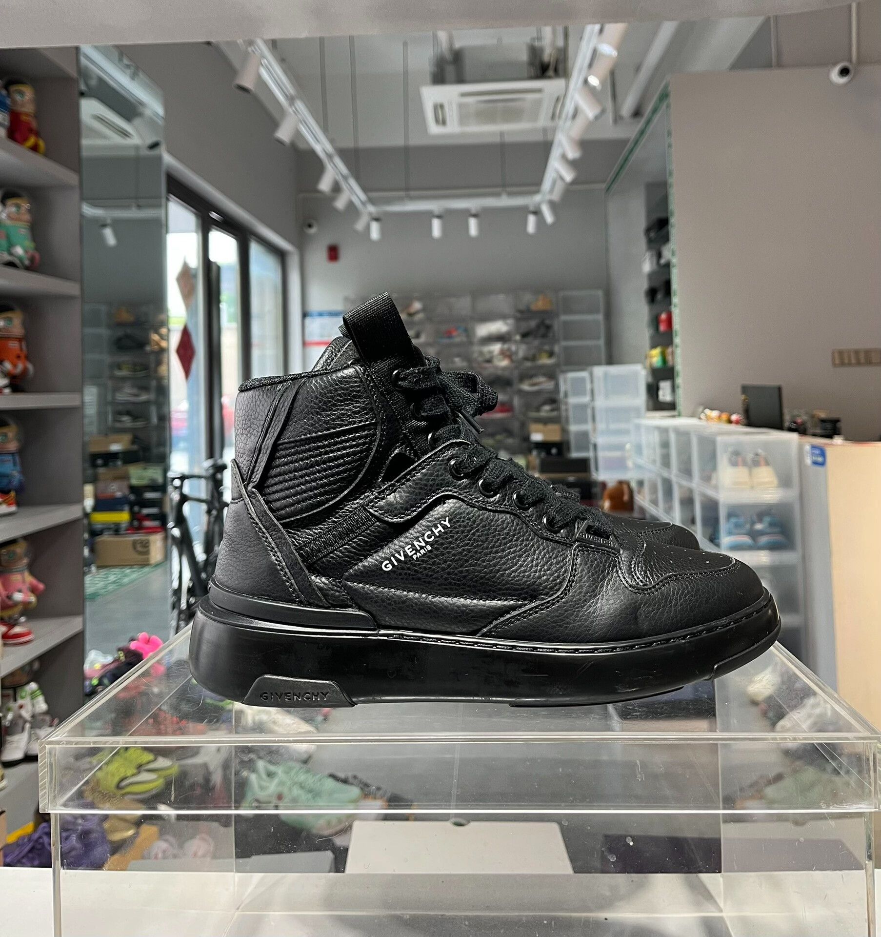 Givenchy Givenchy Retro Black Lowtop Sneakers 6 Men Size US 6 / EU 39 - 3 Thumbnail