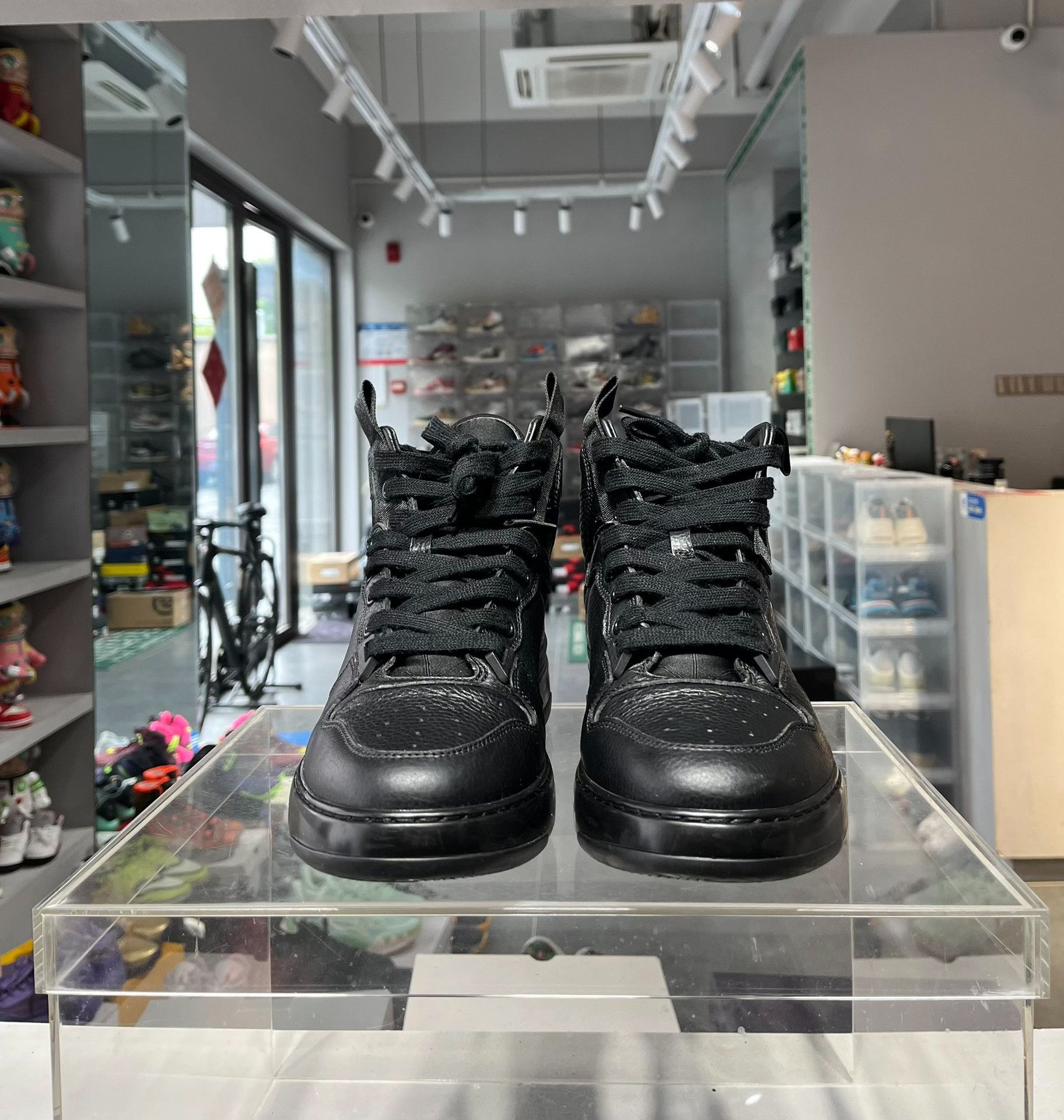 Givenchy Givenchy Retro Black Lowtop Sneakers 6 Men Size US 6 / EU 39 - 2 Thumbnail