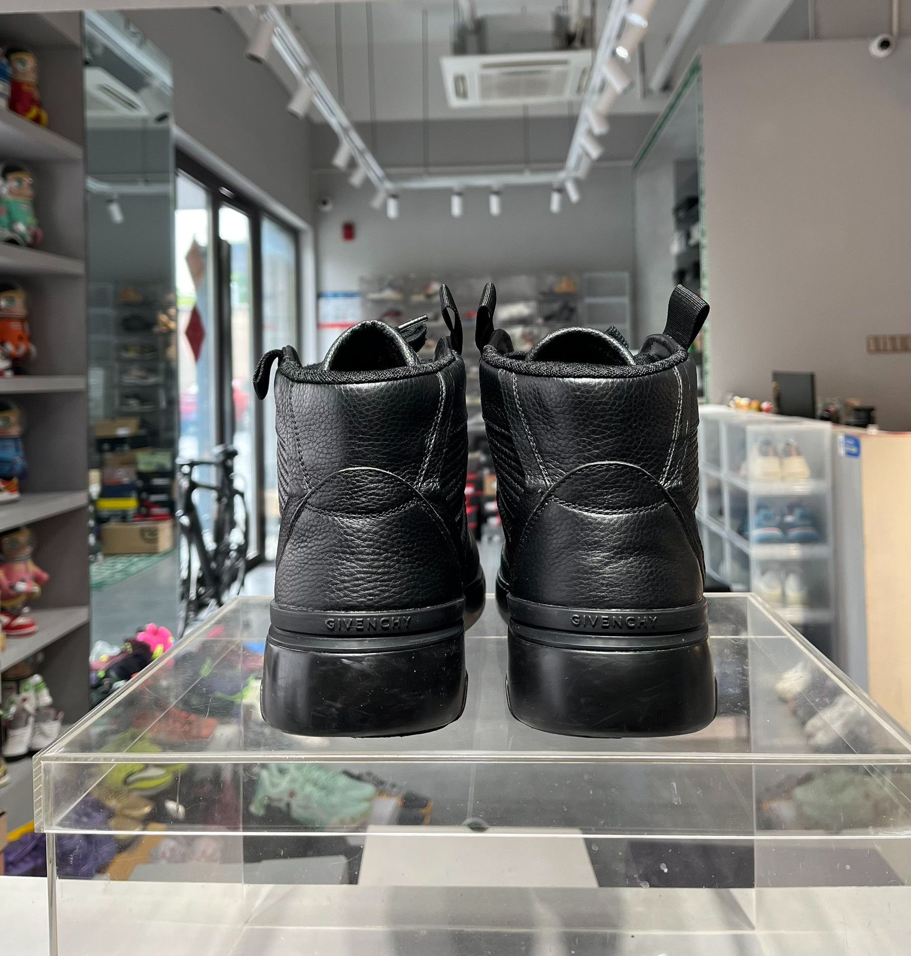 Givenchy Givenchy Retro Black Lowtop Sneakers 6 Men Size US 6 / EU 39 - 4 Thumbnail