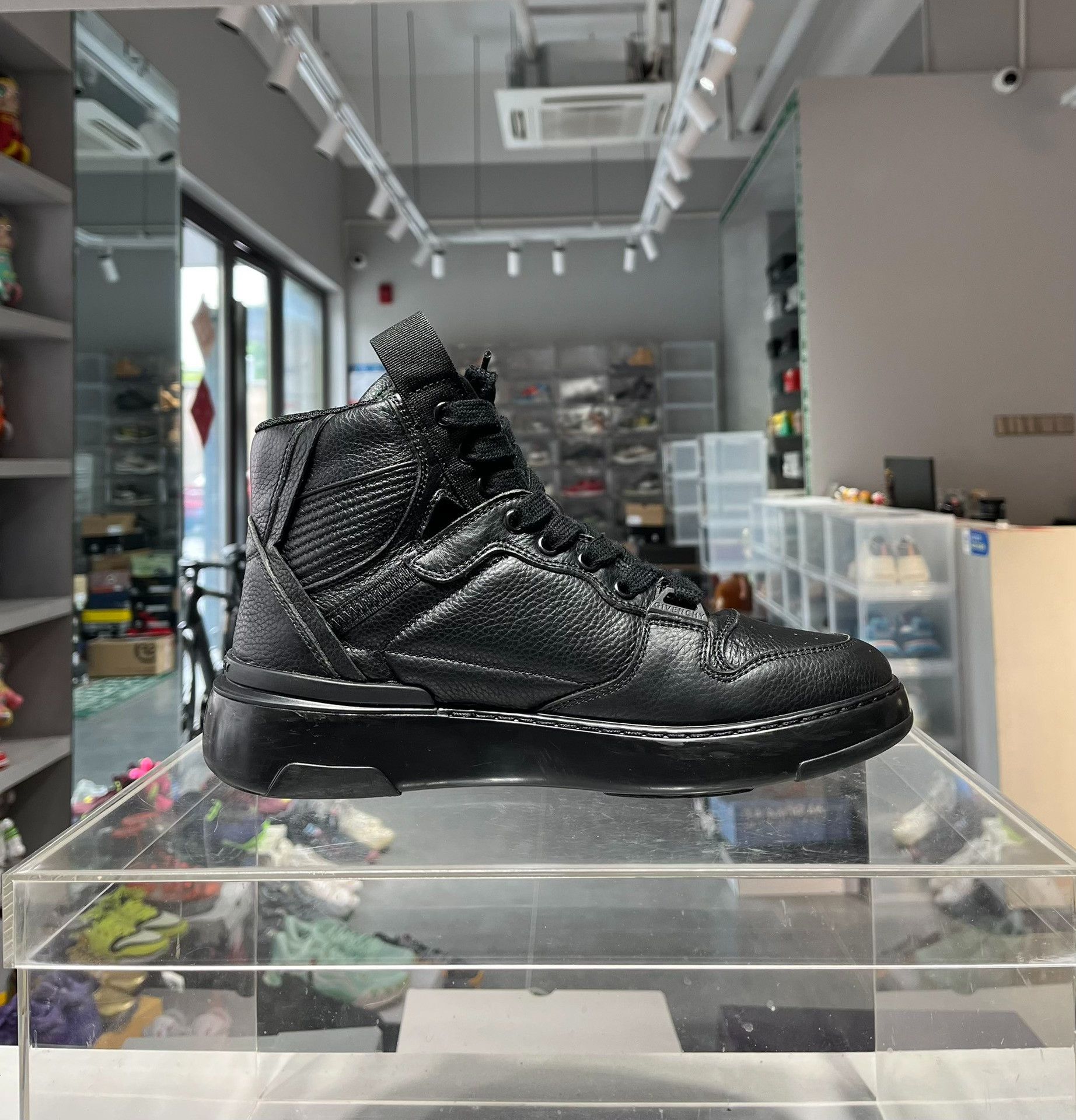 Givenchy Givenchy Retro Black Lowtop Sneakers 6 Men Size US 6 / EU 39 - 6 Thumbnail