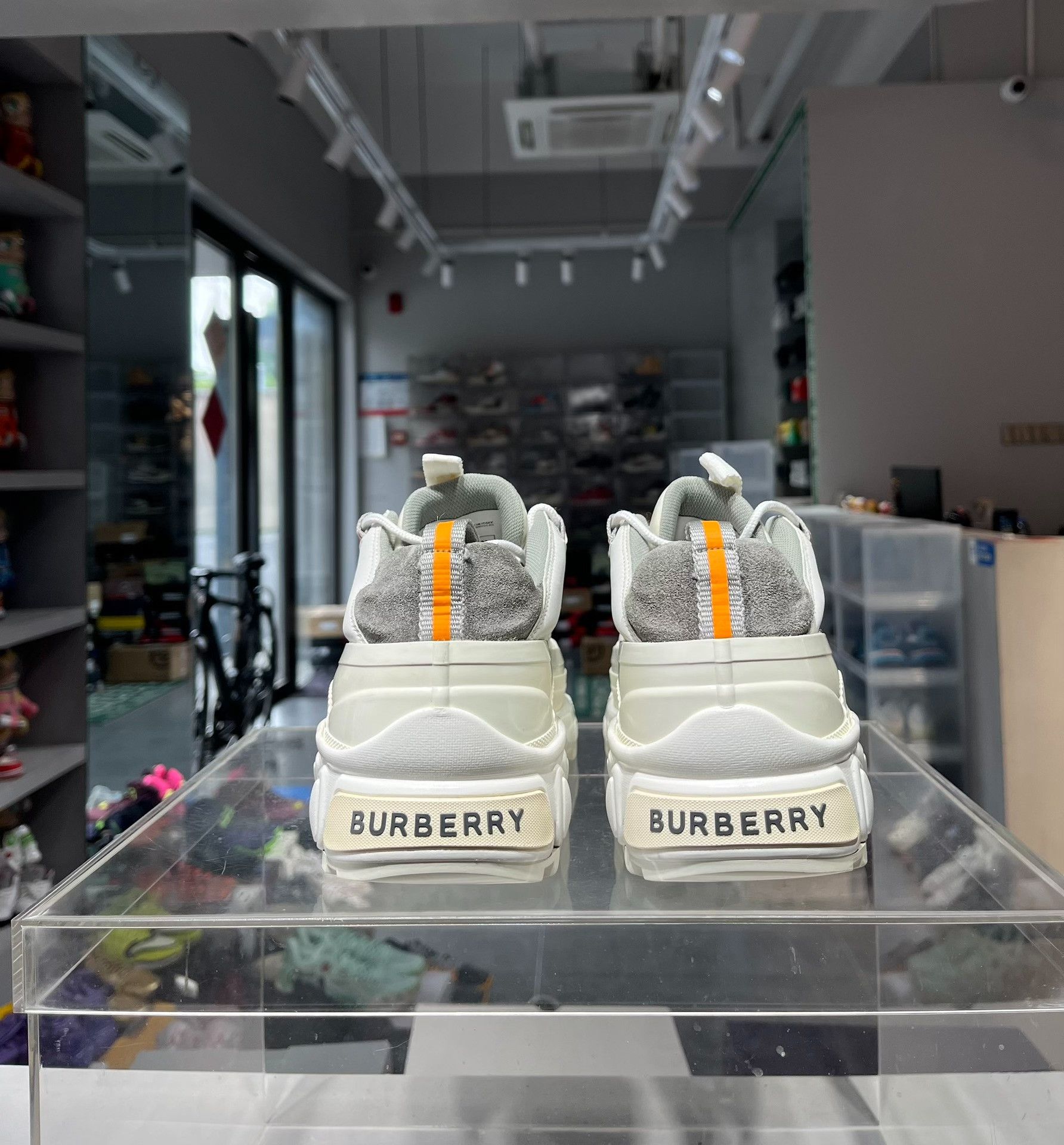 Burberry Burberry Lowtop Sneakers 6 Men Size US 6 / EU 39 - 4 Thumbnail