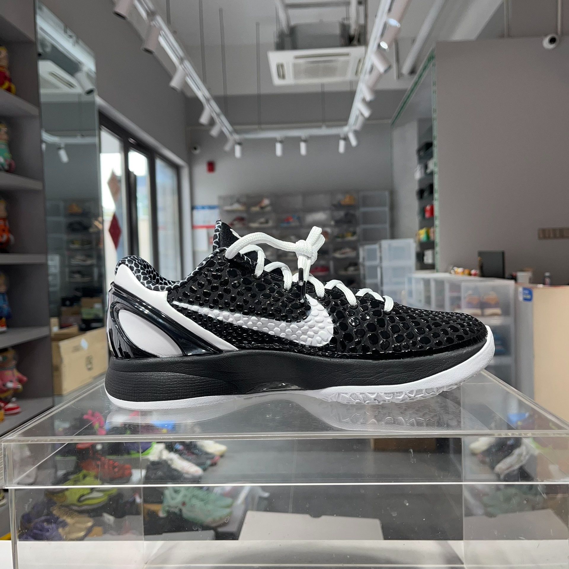 Nike Nike Black Lowtop Sneakers 9 Men Size US 9 / EU 42 - 3 Thumbnail