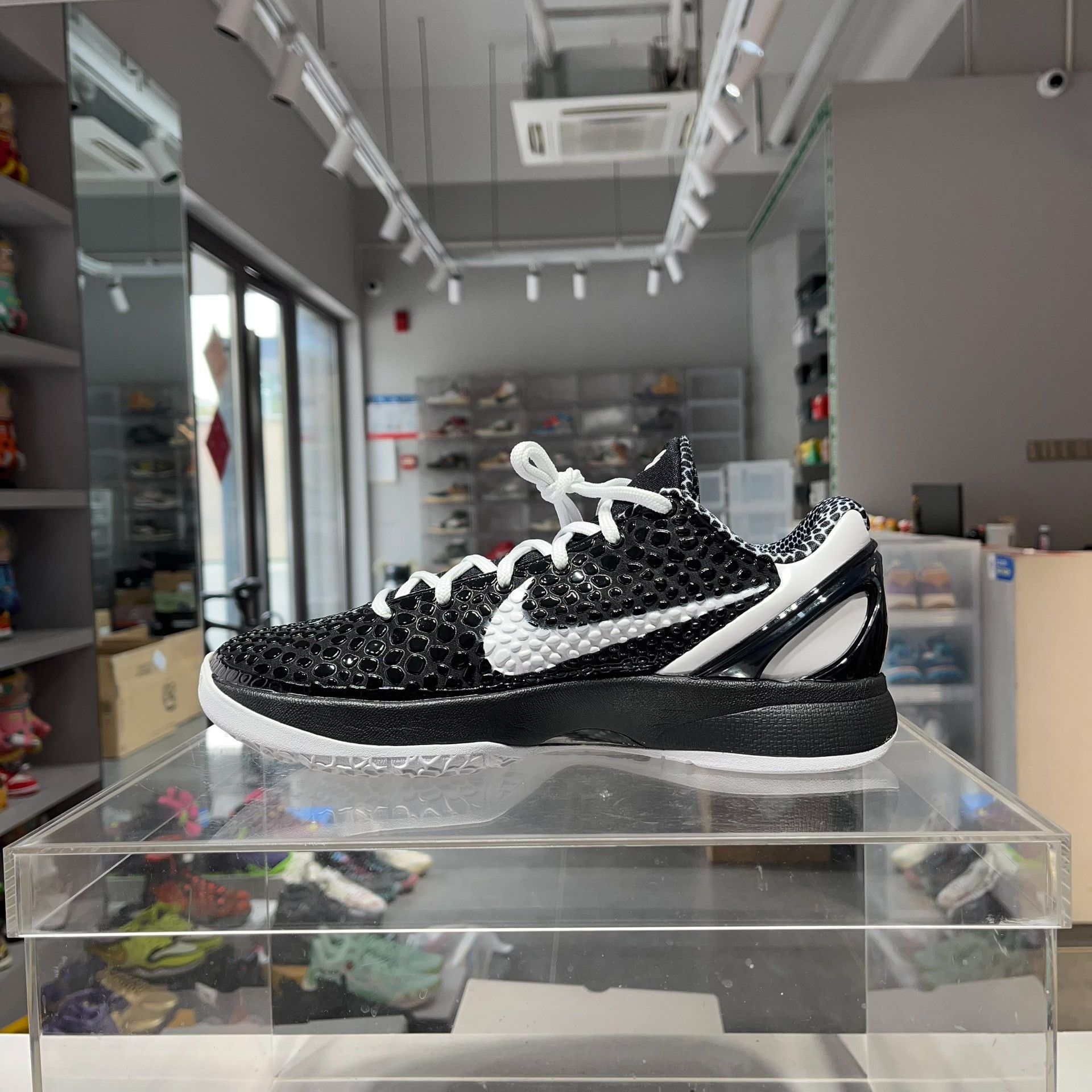 Nike Nike Black Lowtop Sneakers 9 Men Size US 9 / EU 42 - 6 Thumbnail