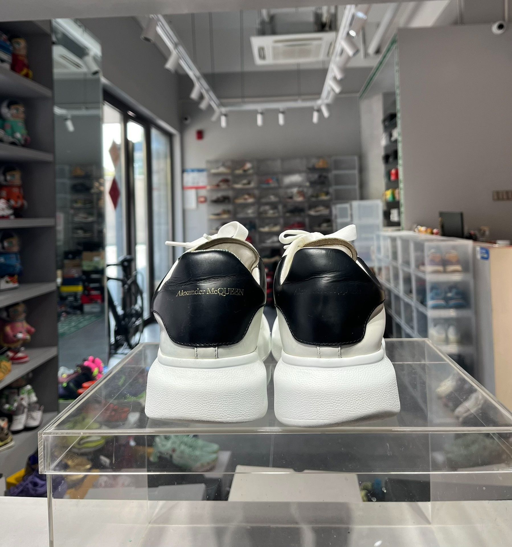 Alexander McQueen Alexander McQueen Black Lowtop Sneakers 9 Men Size US 9 / EU 42 - 4 Thumbnail
