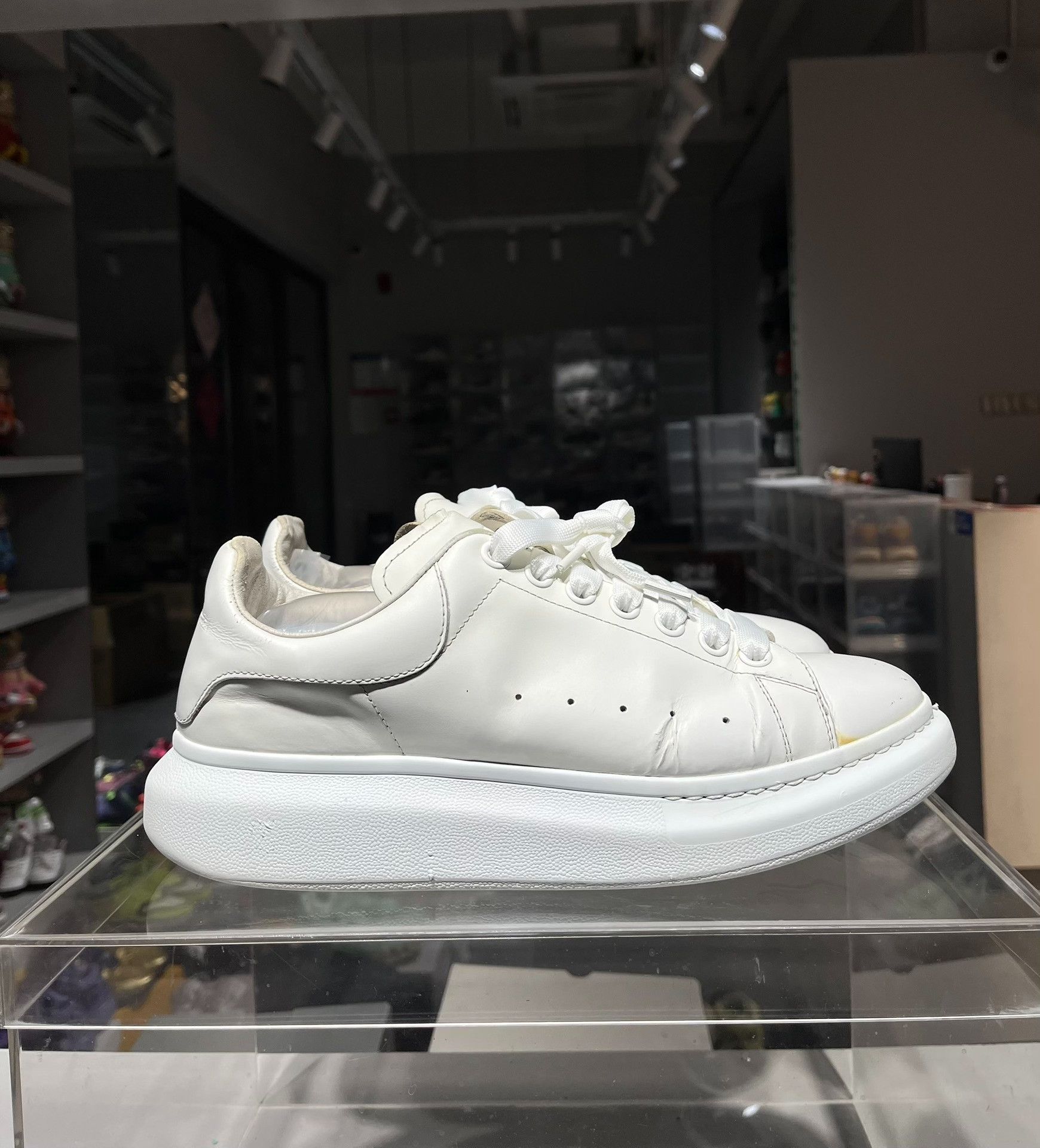 Alexander McQueen Alexander McQueen White Lowtop Sneakers 9 Men Size US 9 / EU 42 - 3 Thumbnail