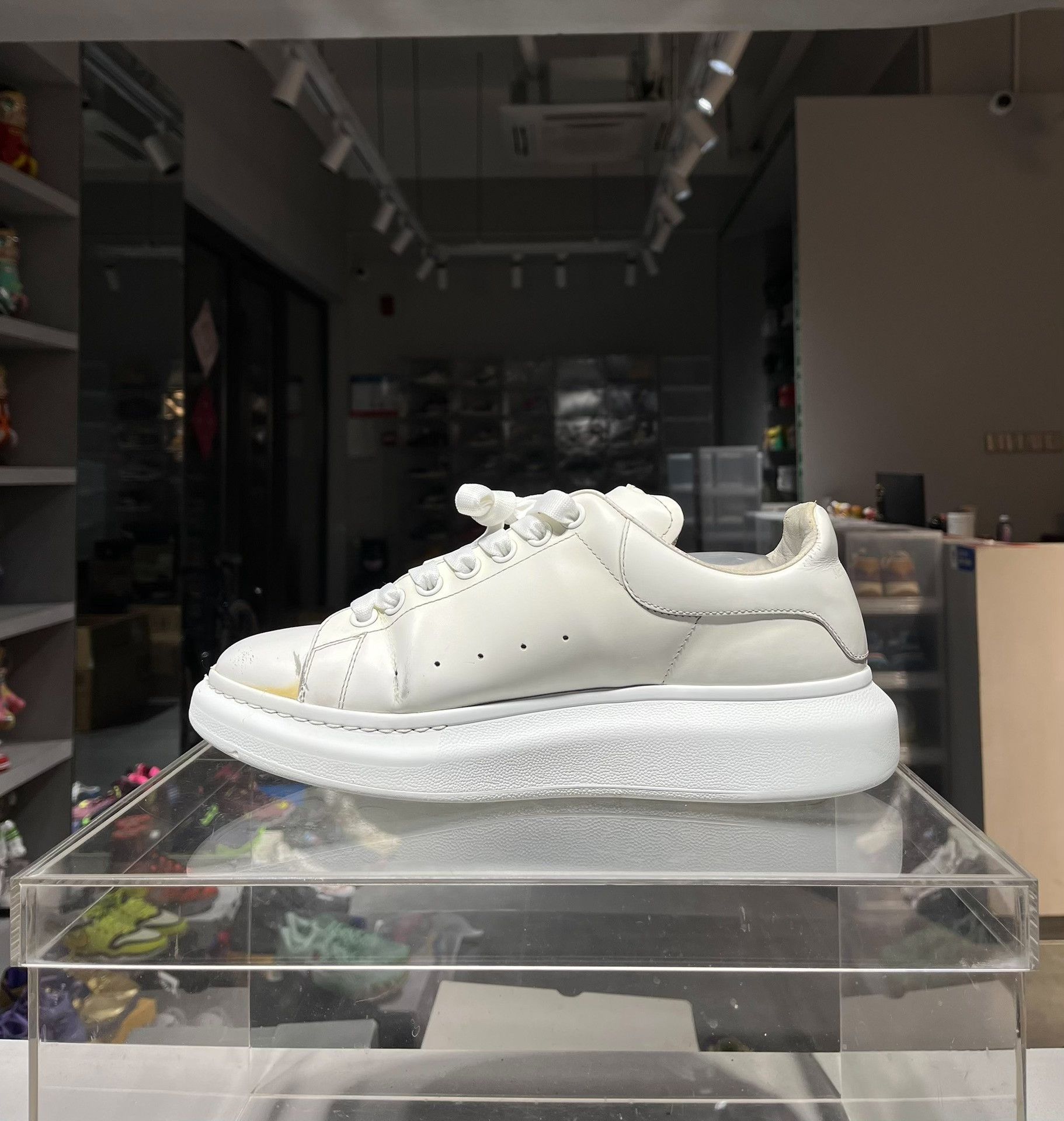 Alexander McQueen Alexander McQueen White Lowtop Sneakers 9 Men Size US 9 / EU 42 - 5 Thumbnail