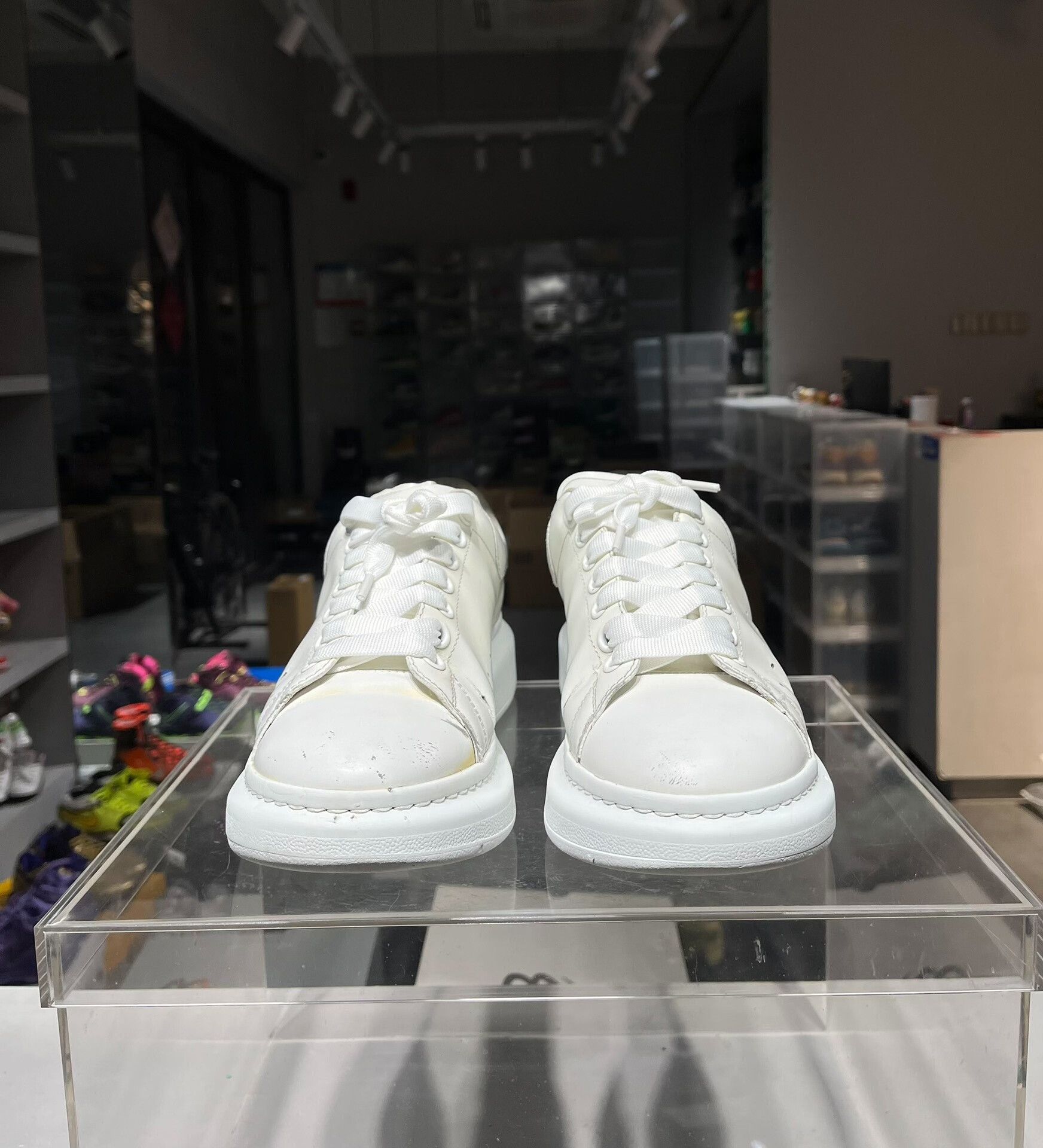 Alexander McQueen Alexander McQueen White Lowtop Sneakers 9 Men Size US 9 / EU 42 - 2 Thumbnail