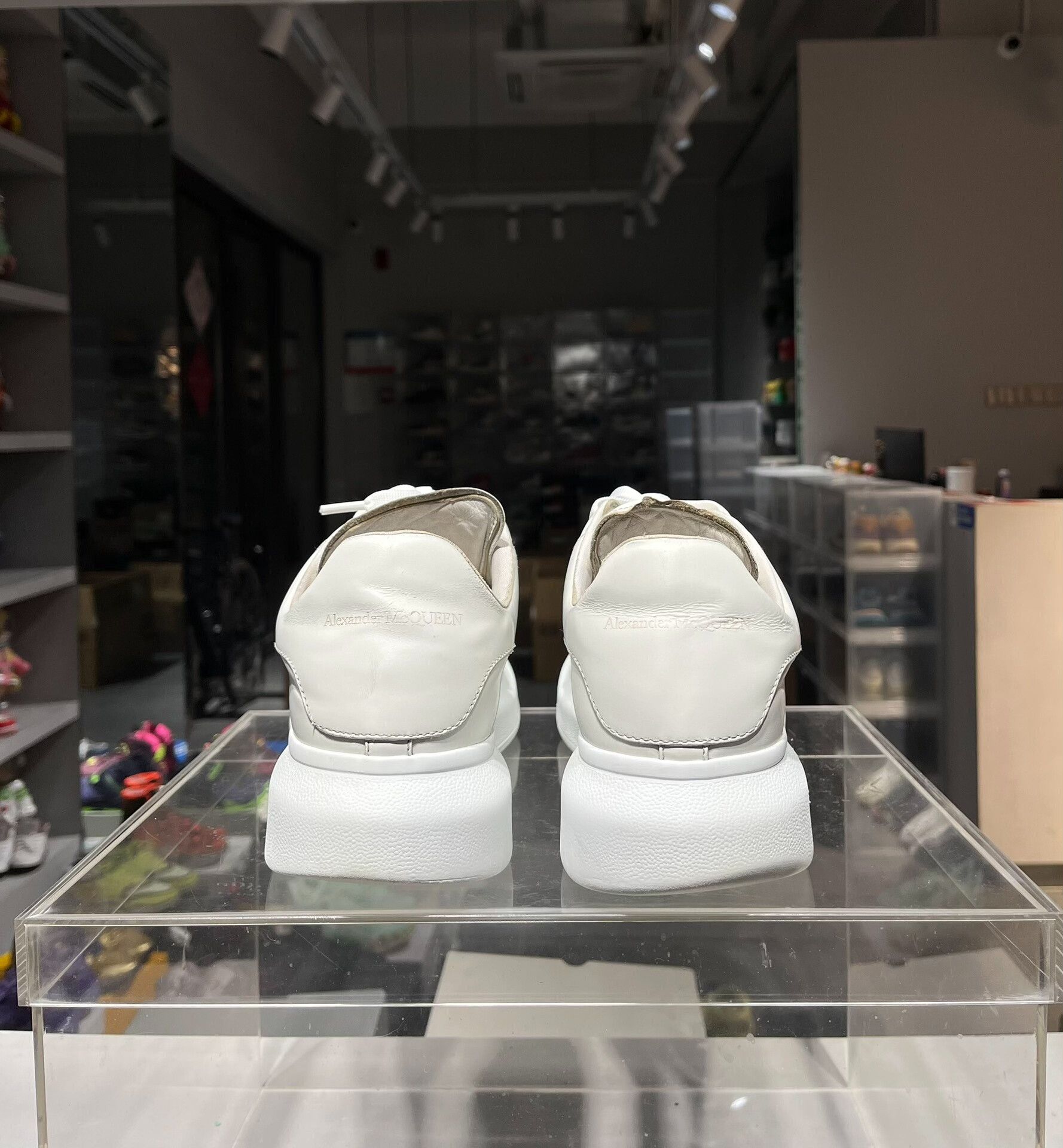 Alexander McQueen Alexander McQueen White Lowtop Sneakers 9 Men Size US 9 / EU 42 - 4 Thumbnail
