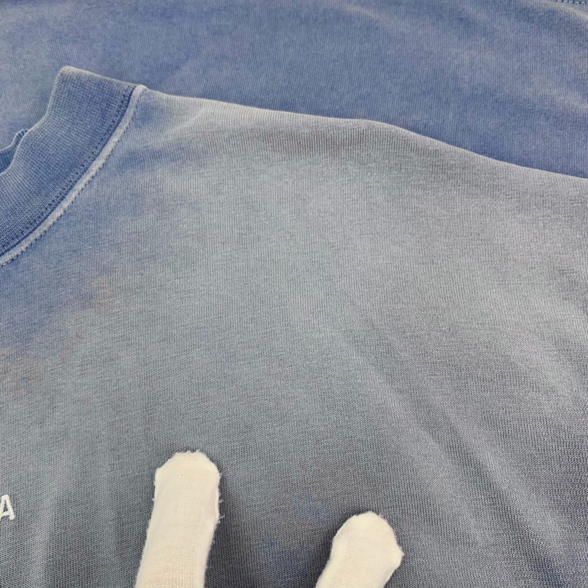 Balenciaga Balenciaga Gradient Wash Embroidered T-Shirt XXS Size US XXS / EU 40 - 9 Thumbnail