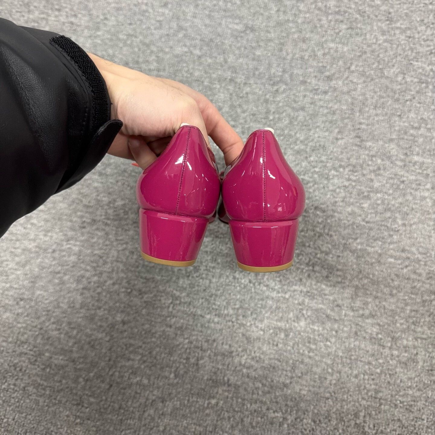 Salvatore Ferragamo Ferragamo Magenta Patent Leather Vara Heels 6 Size US 6 / IT 36 - 5 Thumbnail