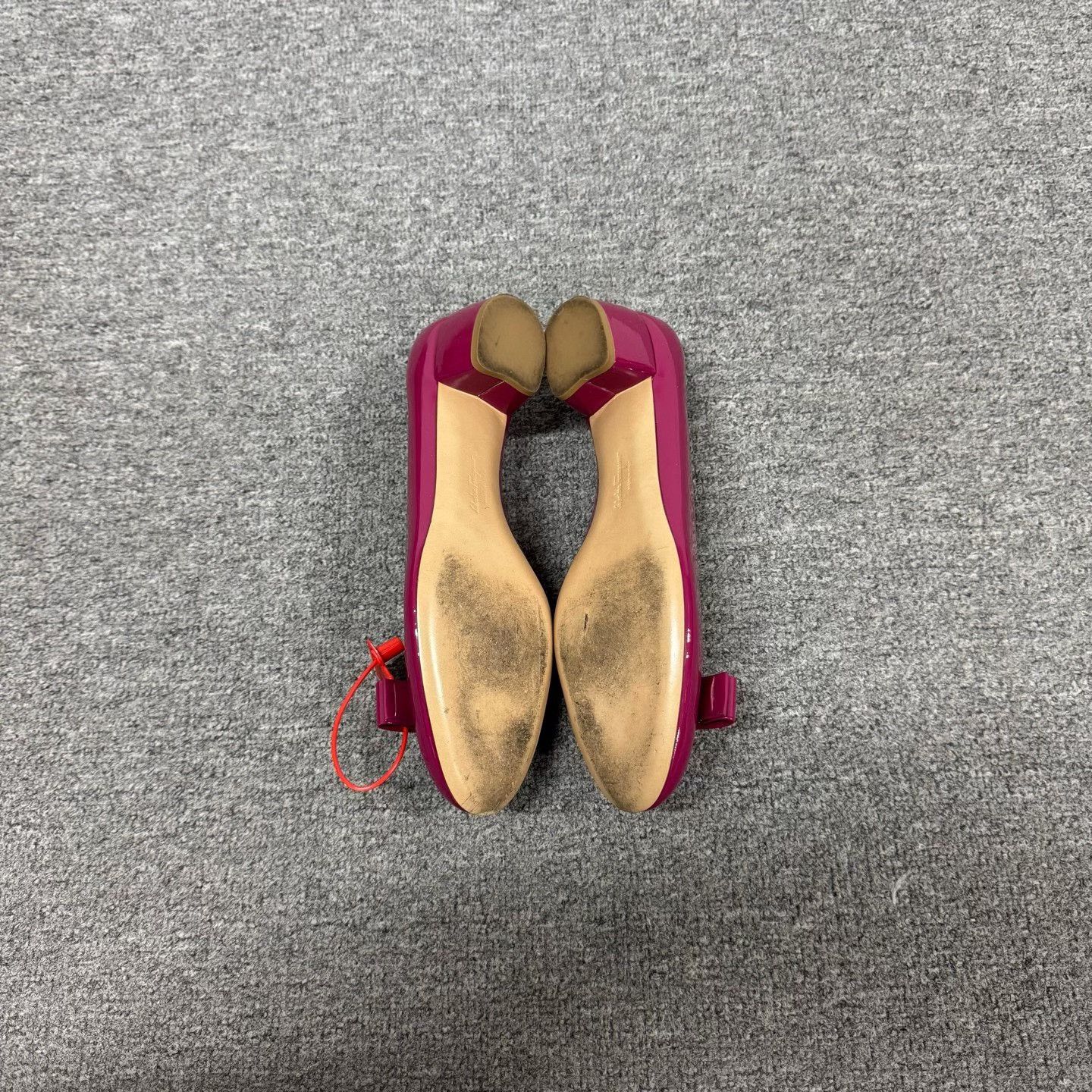 Salvatore Ferragamo Ferragamo Magenta Patent Leather Vara Heels 6 Size US 6 / IT 36 - 6 Thumbnail