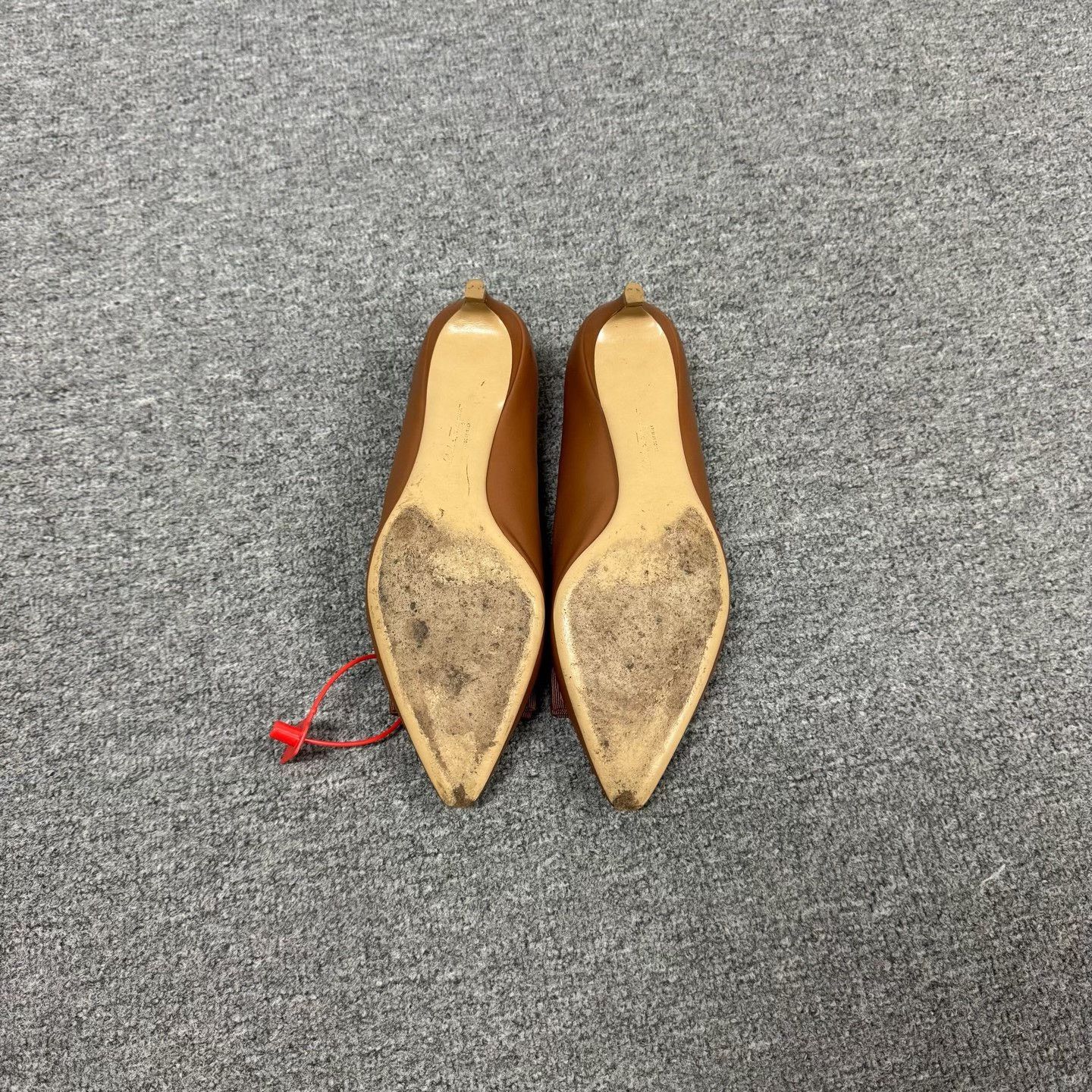Salvatore Ferragamo Ferragamo Pointed Leather Pumps Size 37 Size US 7 / IT 37 - 6 Thumbnail
