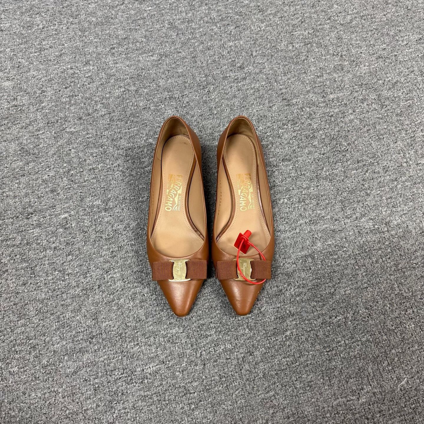 Salvatore Ferragamo Ferragamo Pointed Leather Pumps Size 37 Size US 7 / IT 37 - 4 Thumbnail
