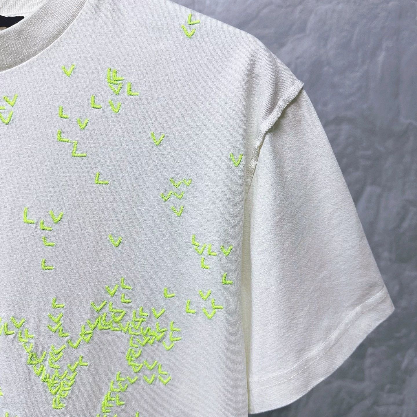 Louis Vuitton Louis Vuitton LV Embroidery T-Shirt XXL Size US XXL / EU 58 / 5 - 4 Thumbnail