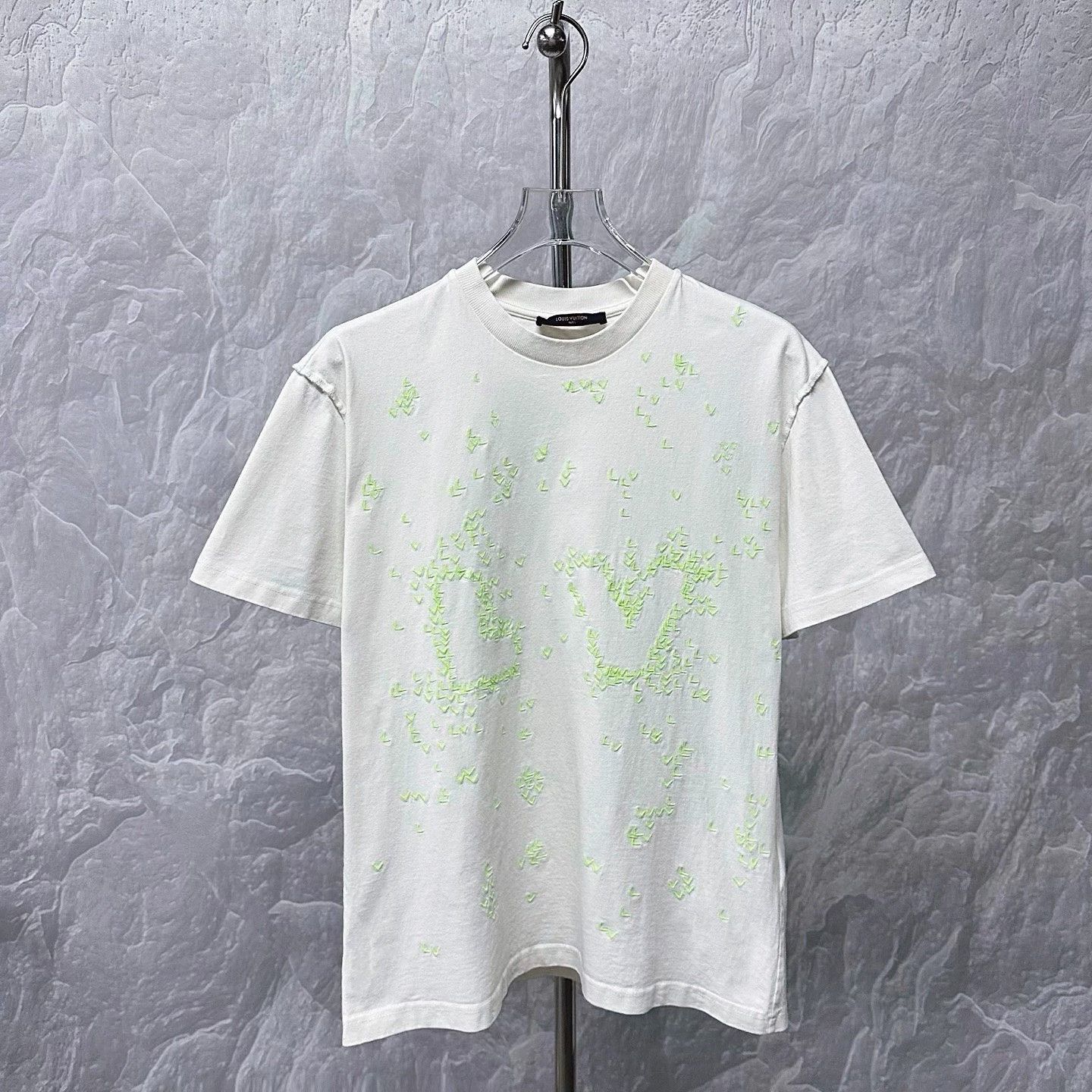Louis Vuitton Louis Vuitton LV Embroidery T-Shirt XXL Size US XXL / EU 58 / 5 - 2 Thumbnail