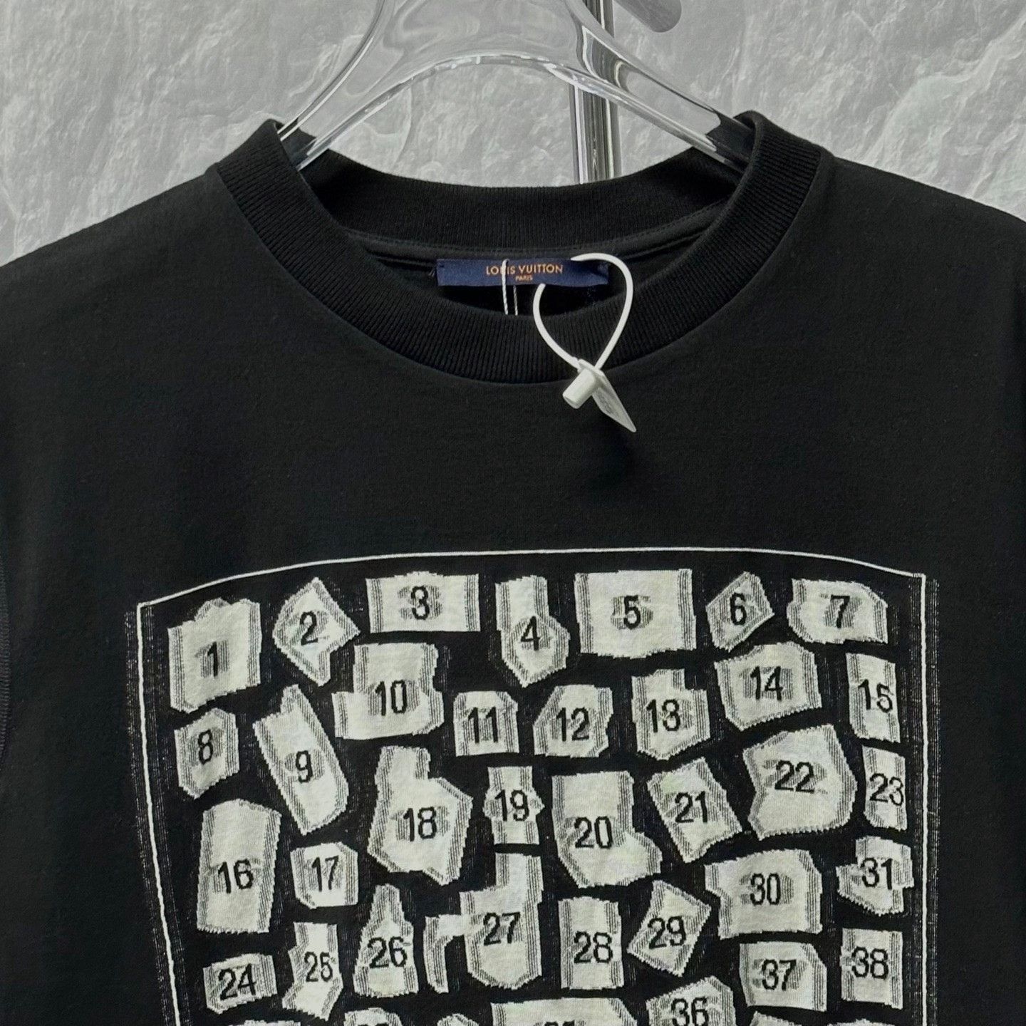 Louis Vuitton Louis Vuitton Legendary Trunks Graphic T-Shirt XS Size US XS / EU 42 / 0 - 3 Thumbnail