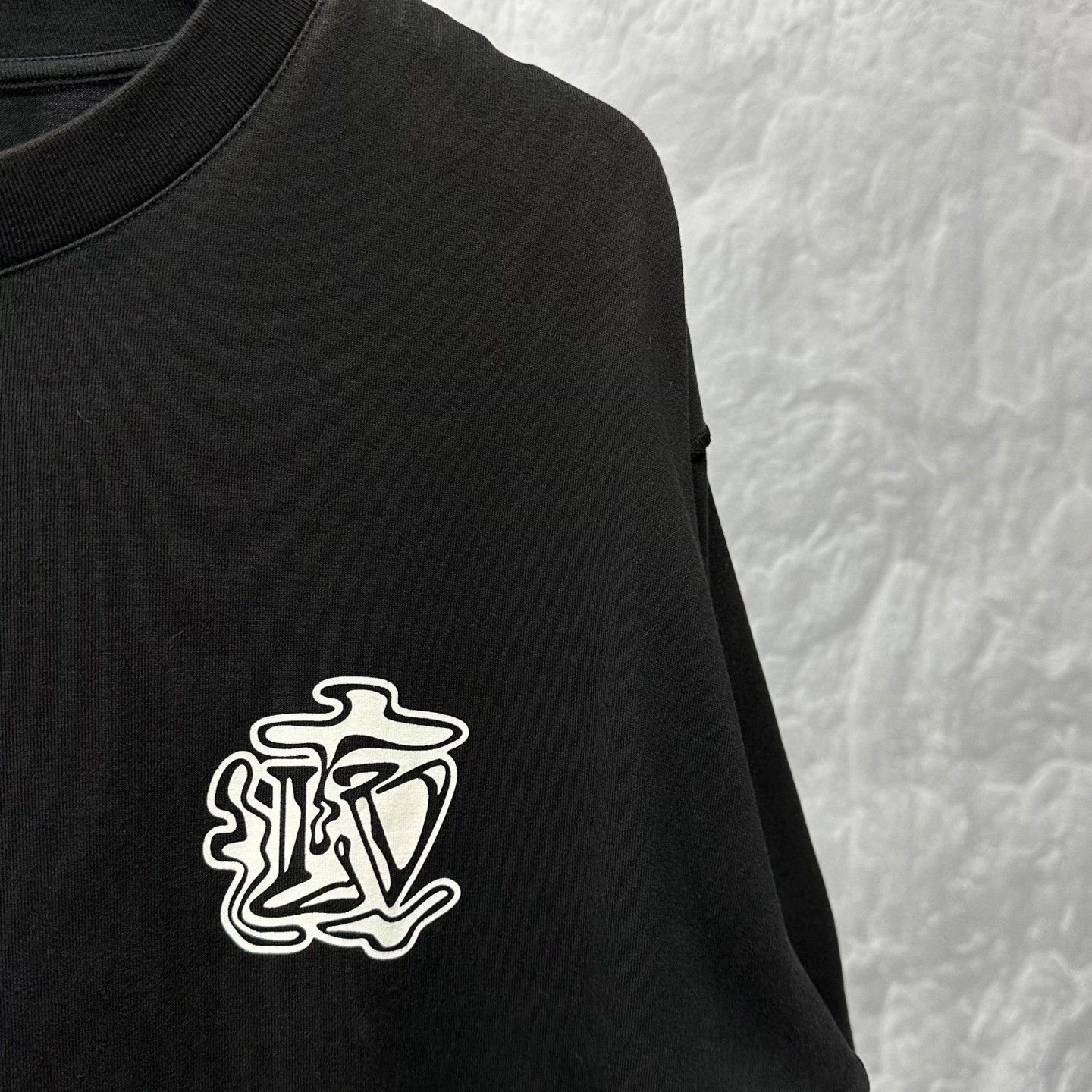 Louis Vuitton Louis Vuitton Smoke Graffiti Print T-Shirt S Size US S / EU 44-46 / 1 - 4 Thumbnail