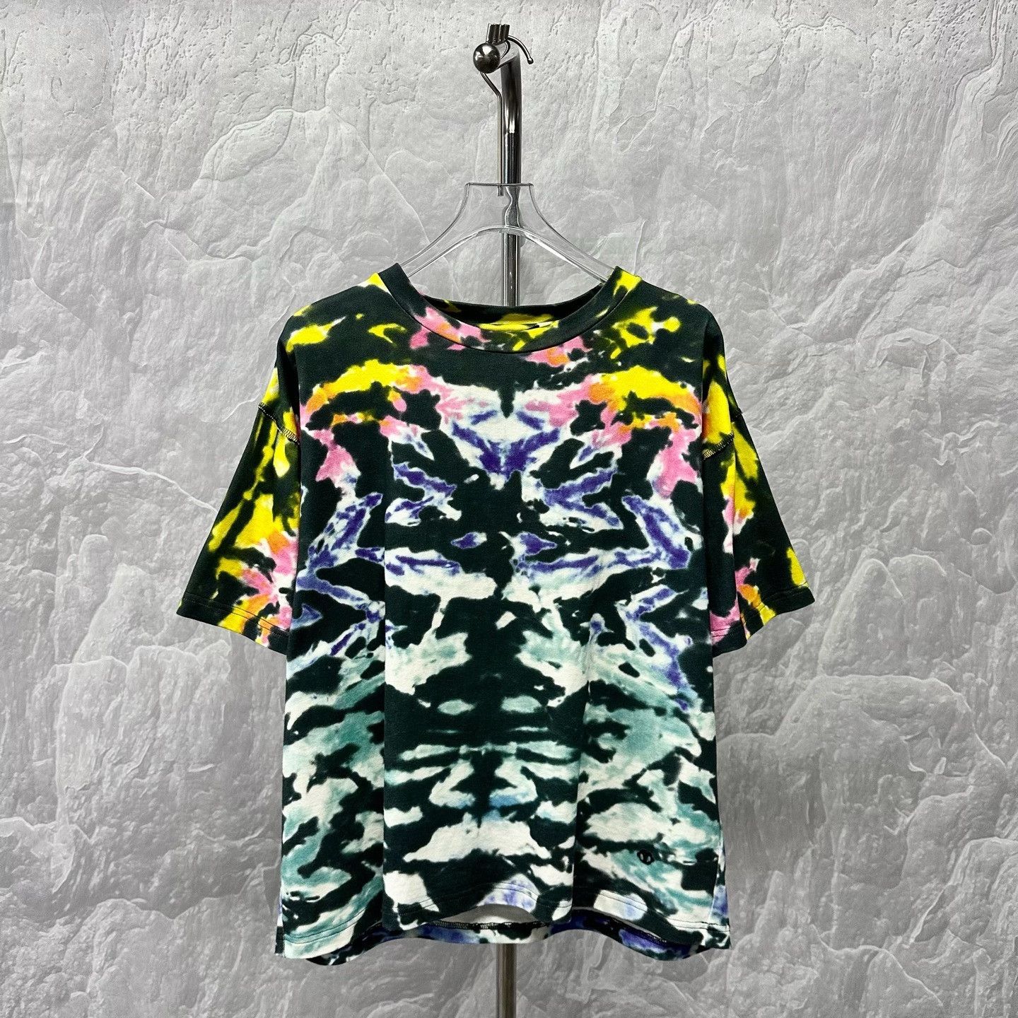 Louis Vuitton Louis Vuitton Tie-Dye Print T-Shirt Size L Size US L / EU 52-54 / 3 - 2 Thumbnail