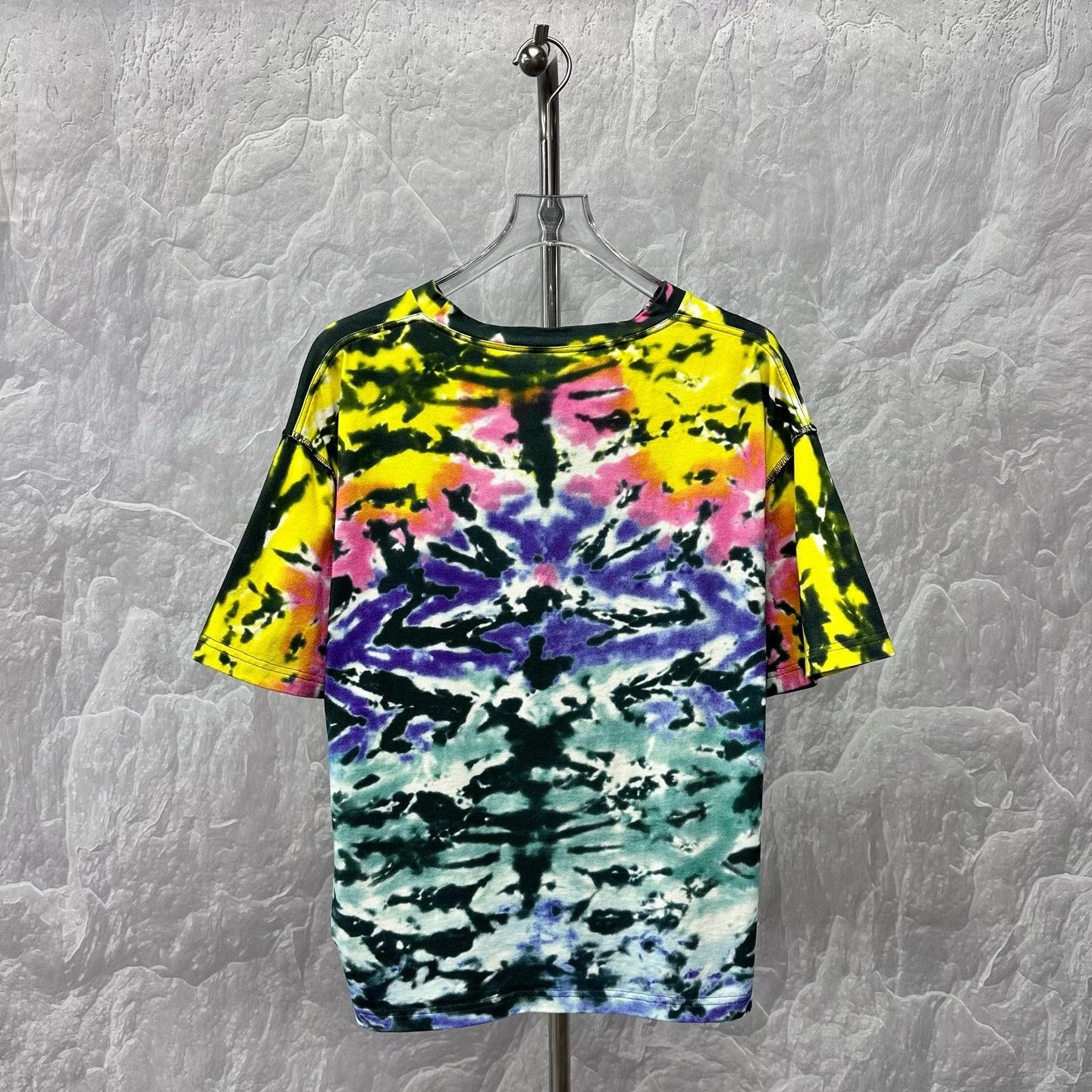 Louis Vuitton Louis Vuitton Tie-Dye Print T-Shirt Size L Size US L / EU 52-54 / 3 - 5 Thumbnail