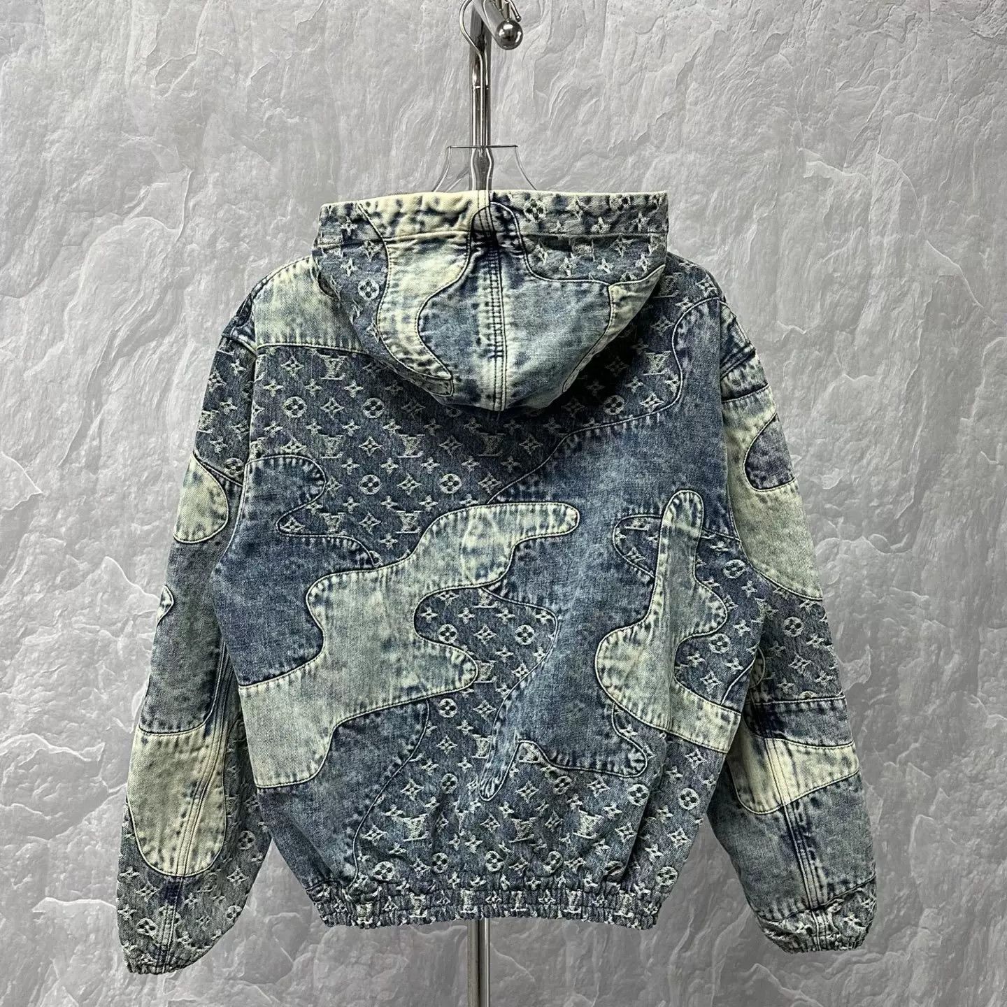Louis Vuitton Louis Vuitton x Nigo Patchwork Monogram Denim Hoodie 48 Size US M / EU 48-50 / 2 - 5 Thumbnail