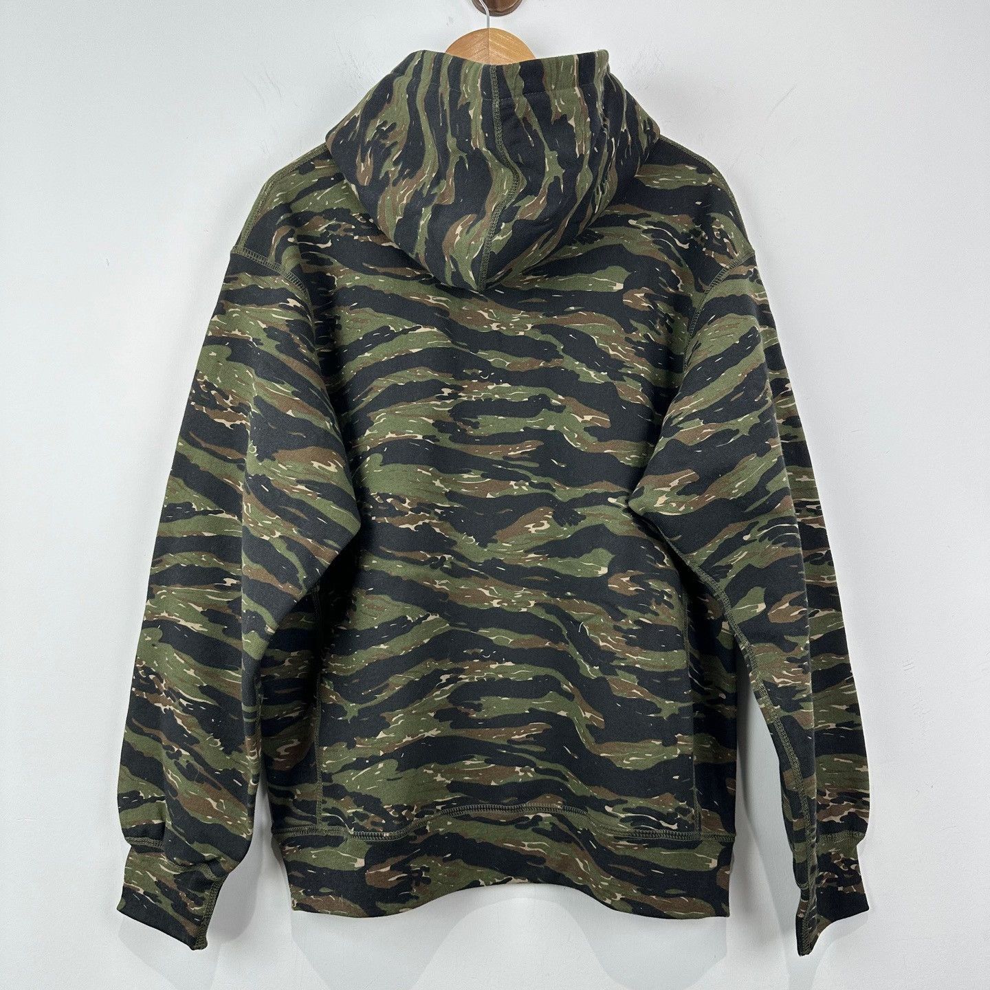 Supreme Supreme Tiger Camo Hooded Sweatshirt Size M Size US M / EU 48-50 / 2 - 3 Thumbnail