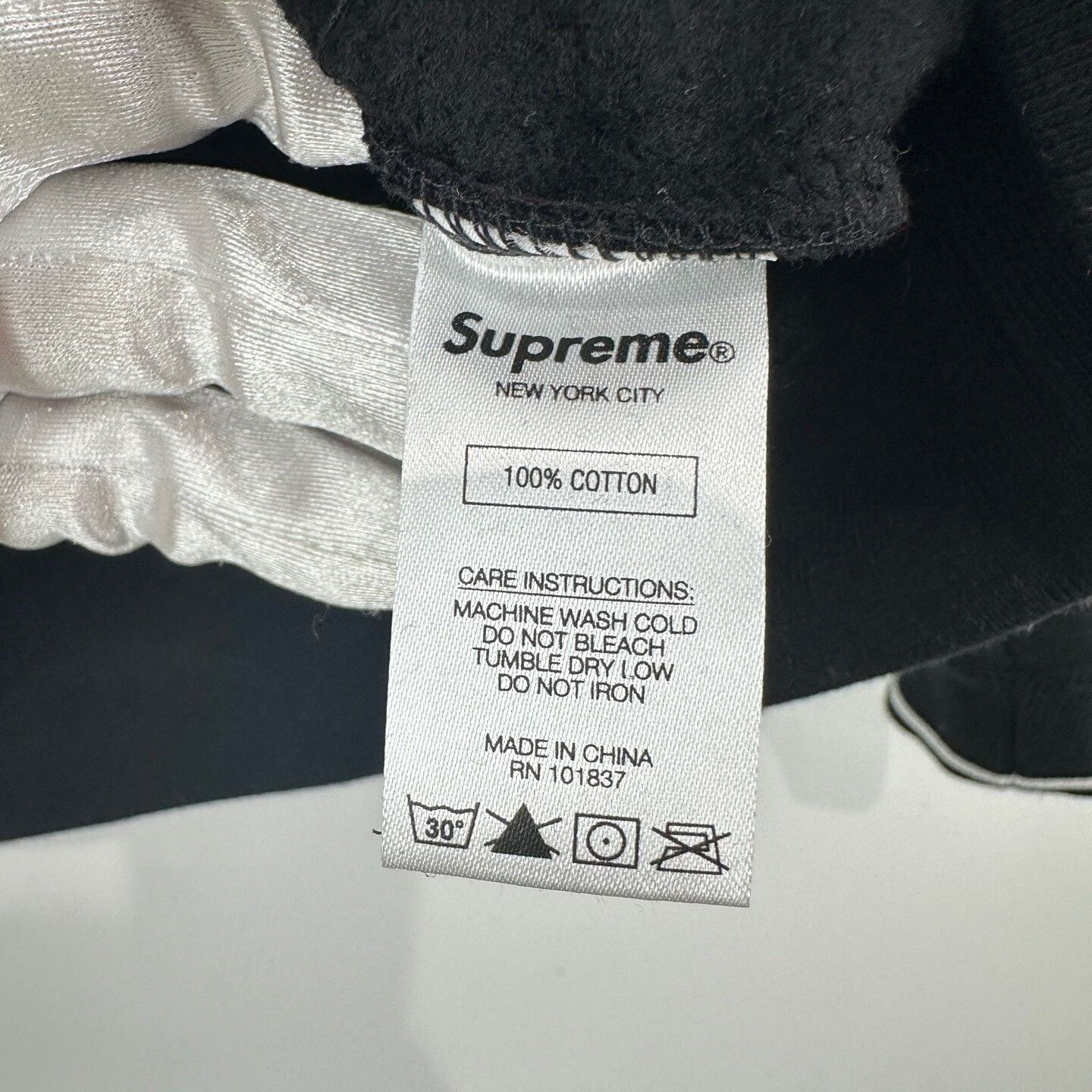 Supreme Supreme Piping Logo Crewneck Size M Size US M / EU 48-50 / 2 - 7 Thumbnail