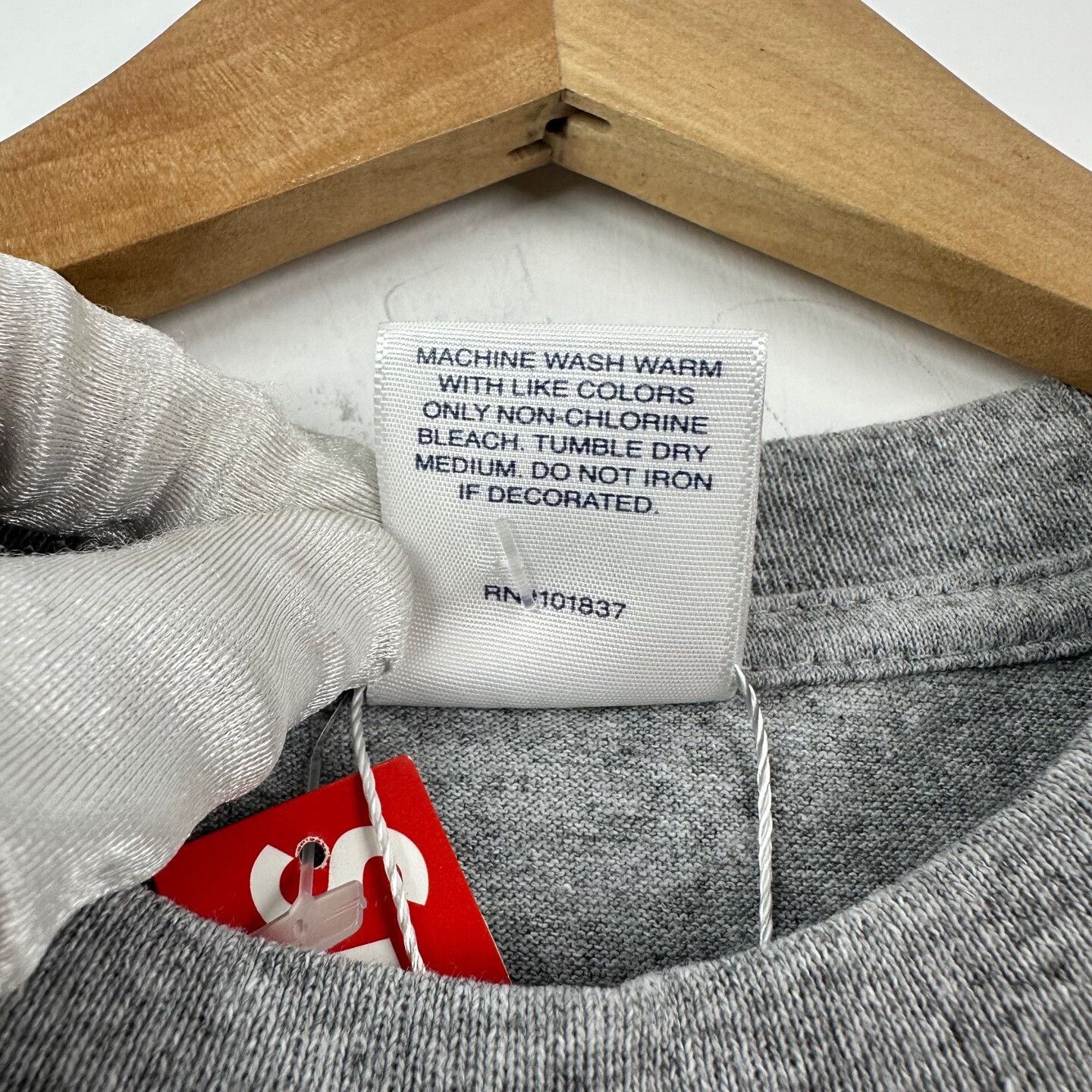 Supreme Supreme Arabic Logo Long Sleeve Tee S Size US S / EU 44-46 / 1 - 7 Thumbnail