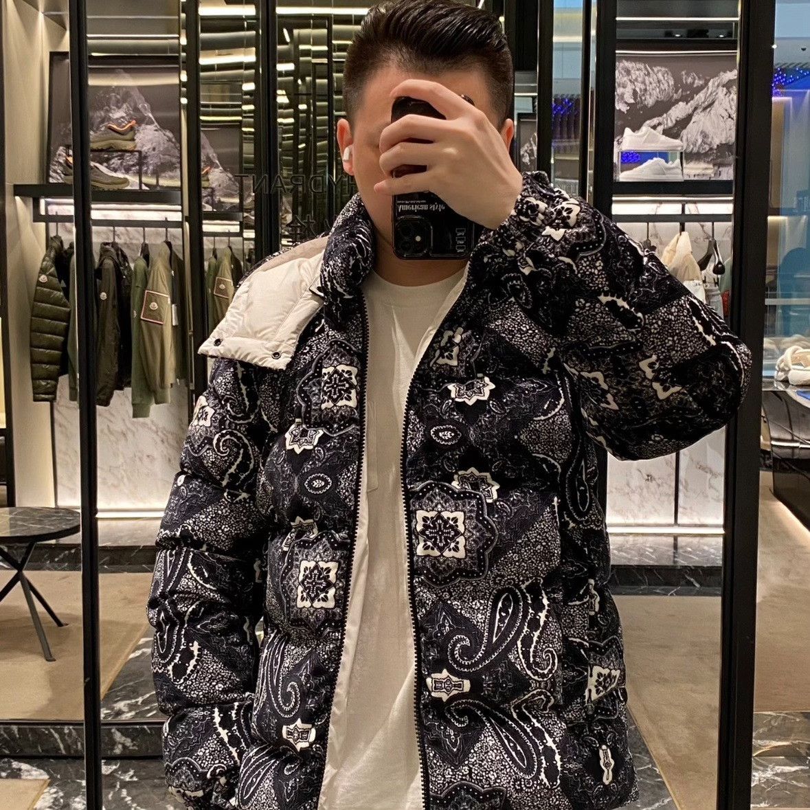 Moncler Moncler Paisley Print Down Jacket Size 4 Size US XL / EU 56 / 4 - 10 Thumbnail