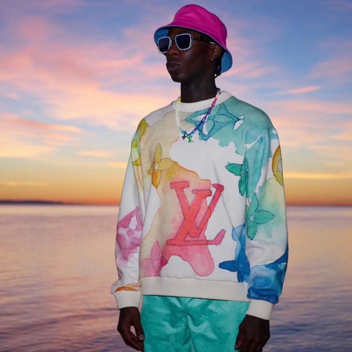 Louis Vuitton Louis Vuitton Watercolor Monogram Sweatshirt Size L Size US L / EU 52-54 / 3 - 10 Thumbnail