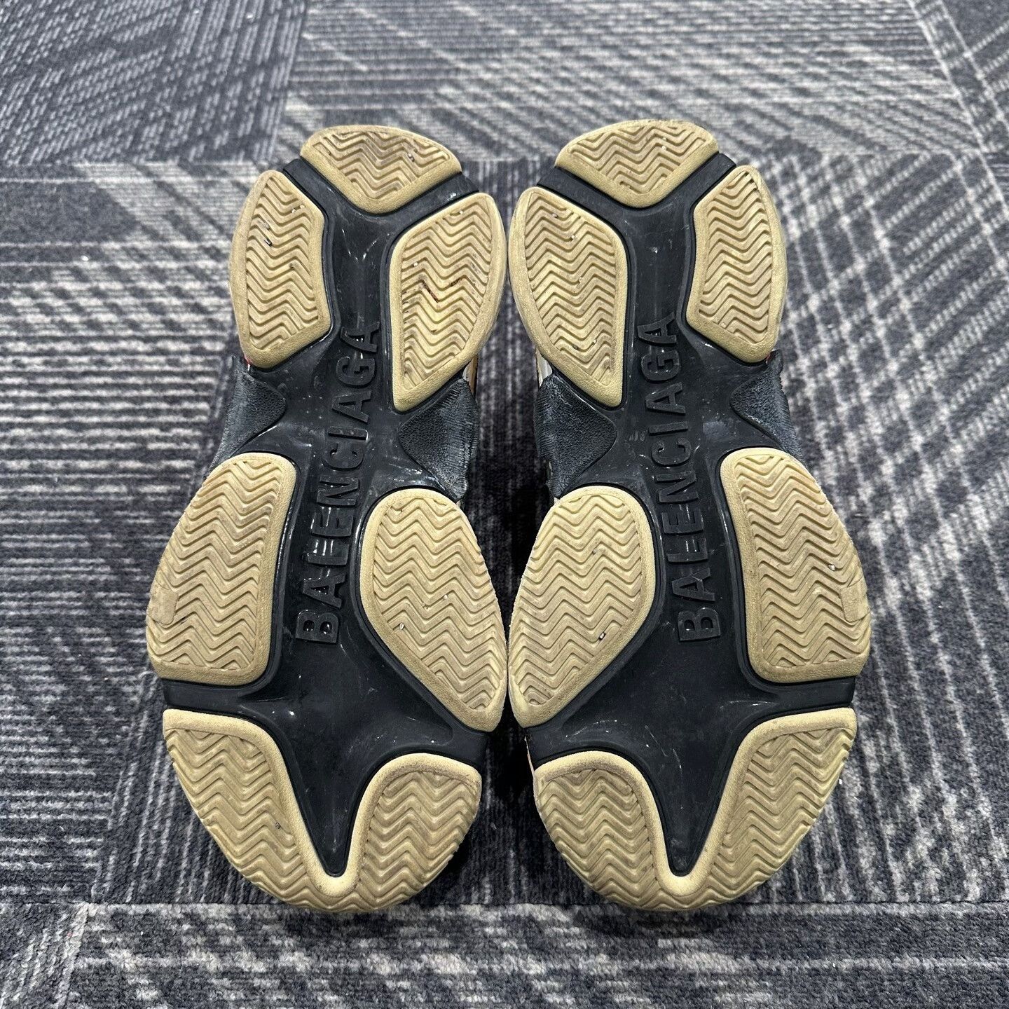 Balenciaga Balenciaga Triple S Distressed Sneakers EU 41 Size US 8 / EU 41 - 7 Thumbnail
