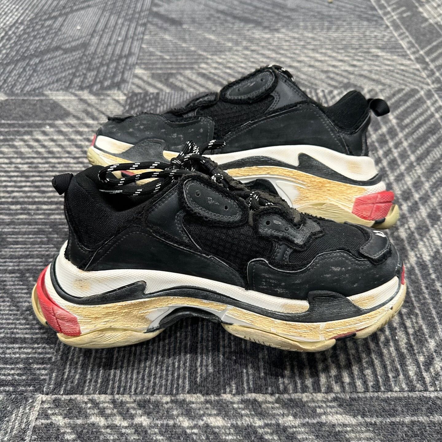 Balenciaga Balenciaga Triple S Distressed Sneakers EU 41 Size US 8 / EU 41 - 6 Thumbnail