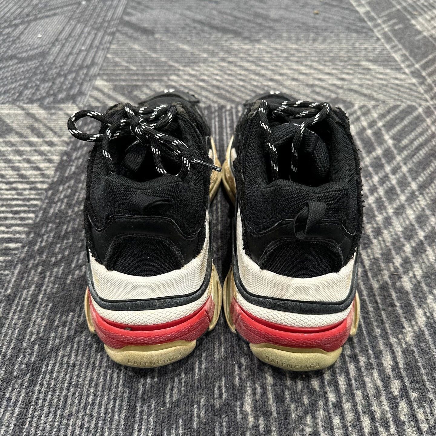 Balenciaga Balenciaga Triple S Distressed Sneakers EU 41 Size US 8 / EU 41 - 4 Thumbnail