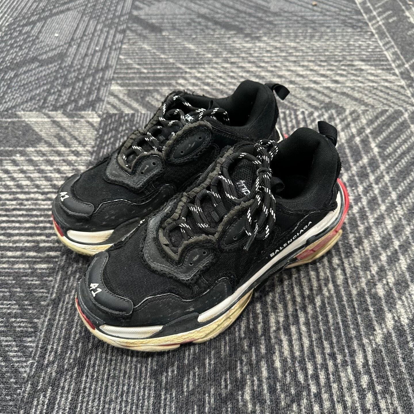 Balenciaga Balenciaga Triple S Distressed Sneakers EU 41 Size US 8 / EU 41 - 2 Thumbnail