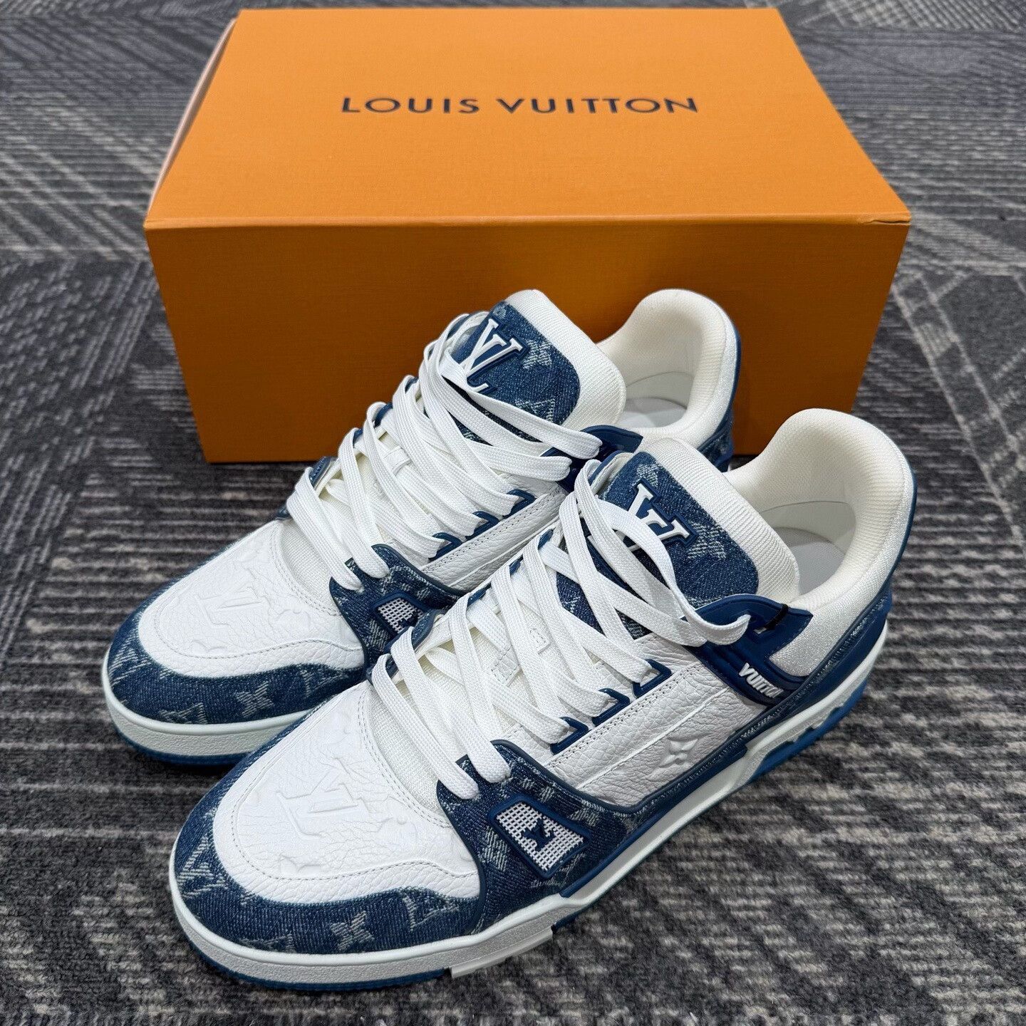 Louis Vuitton Louis Vuitton Blue Monogram Denim Trainer Sneakers 10.5 Size US 11.5 / EU 44-45 - 3 Thumbnail