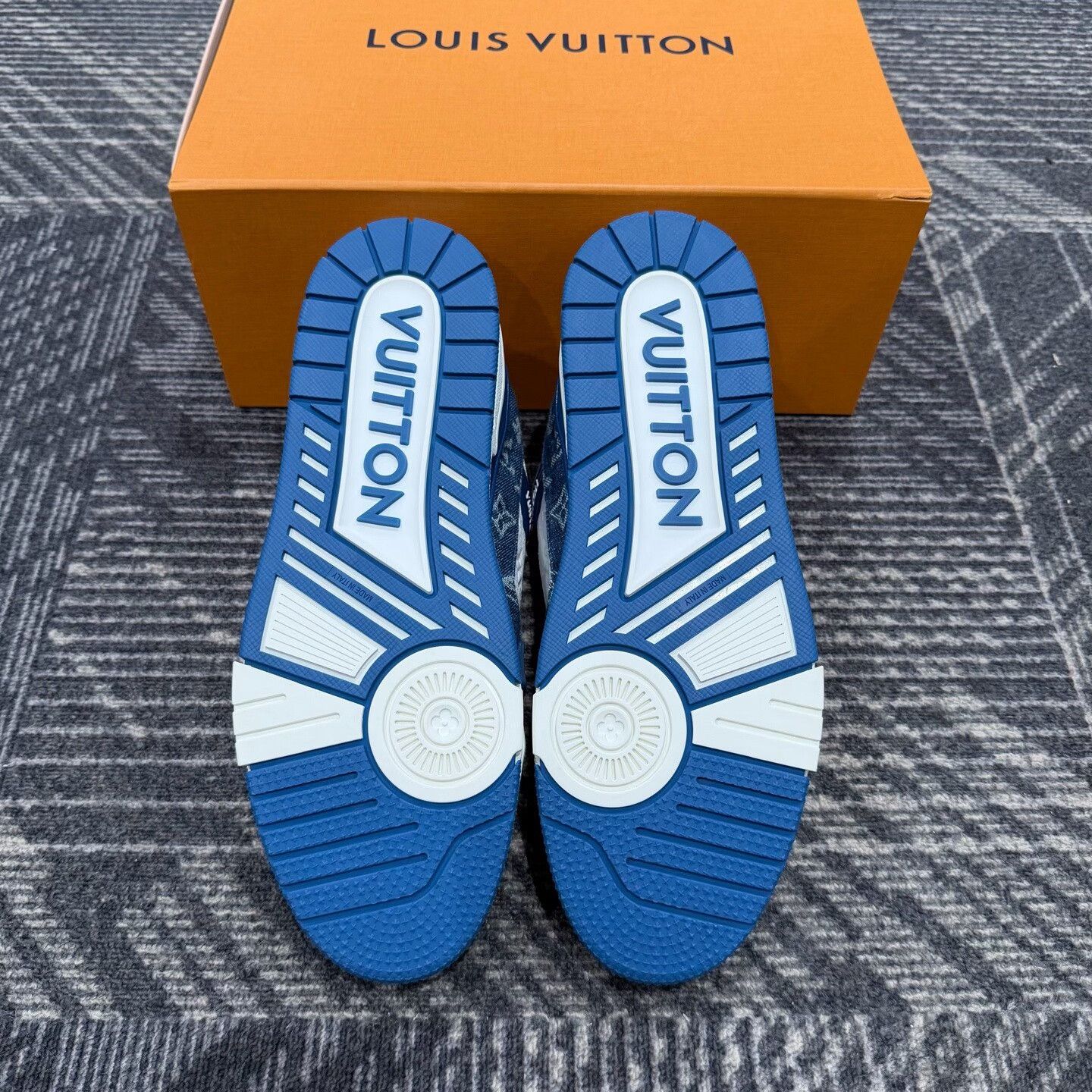 Louis Vuitton Louis Vuitton Blue Monogram Denim Trainer Sneakers 10.5 Size US 11.5 / EU 44-45 - 7 Thumbnail