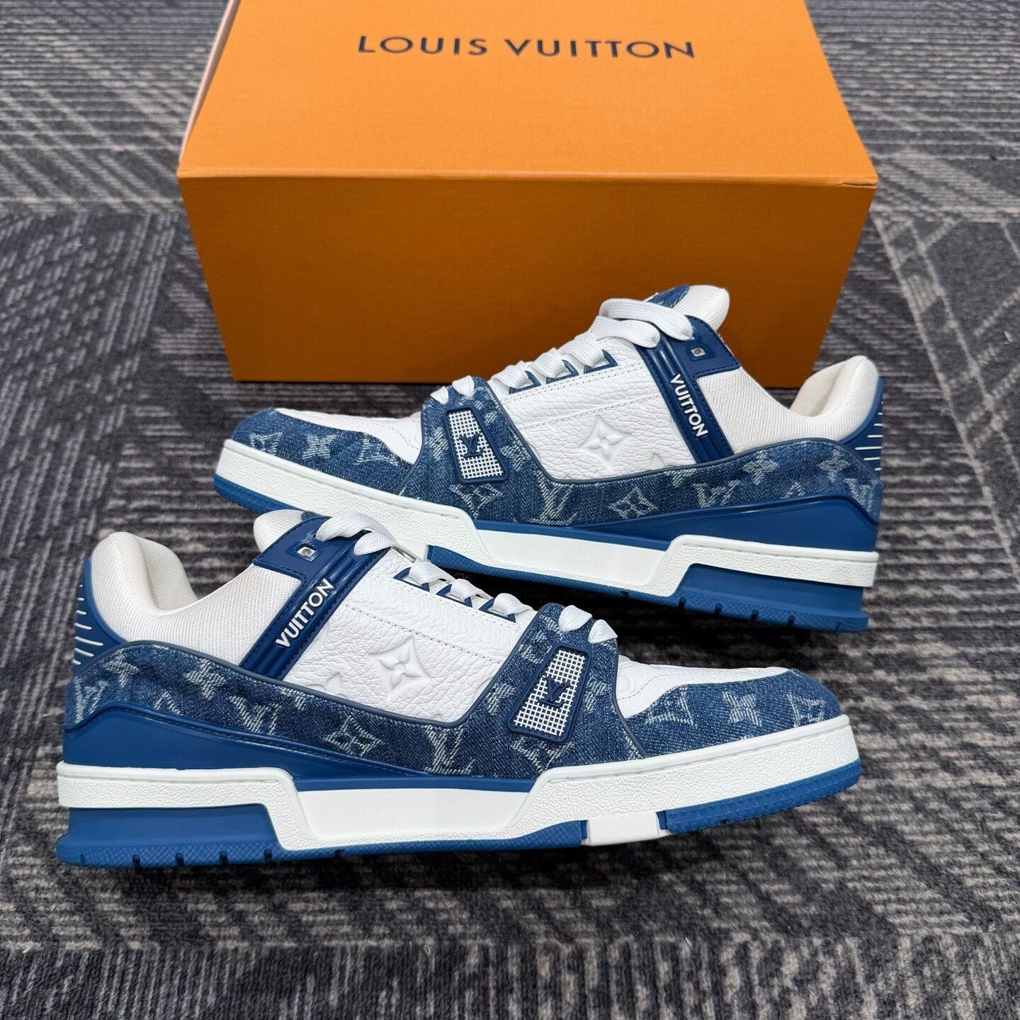 Louis Vuitton Louis Vuitton Blue Monogram Denim Trainer Sneakers 10.5 Size US 11.5 / EU 44-45 - 6 Thumbnail