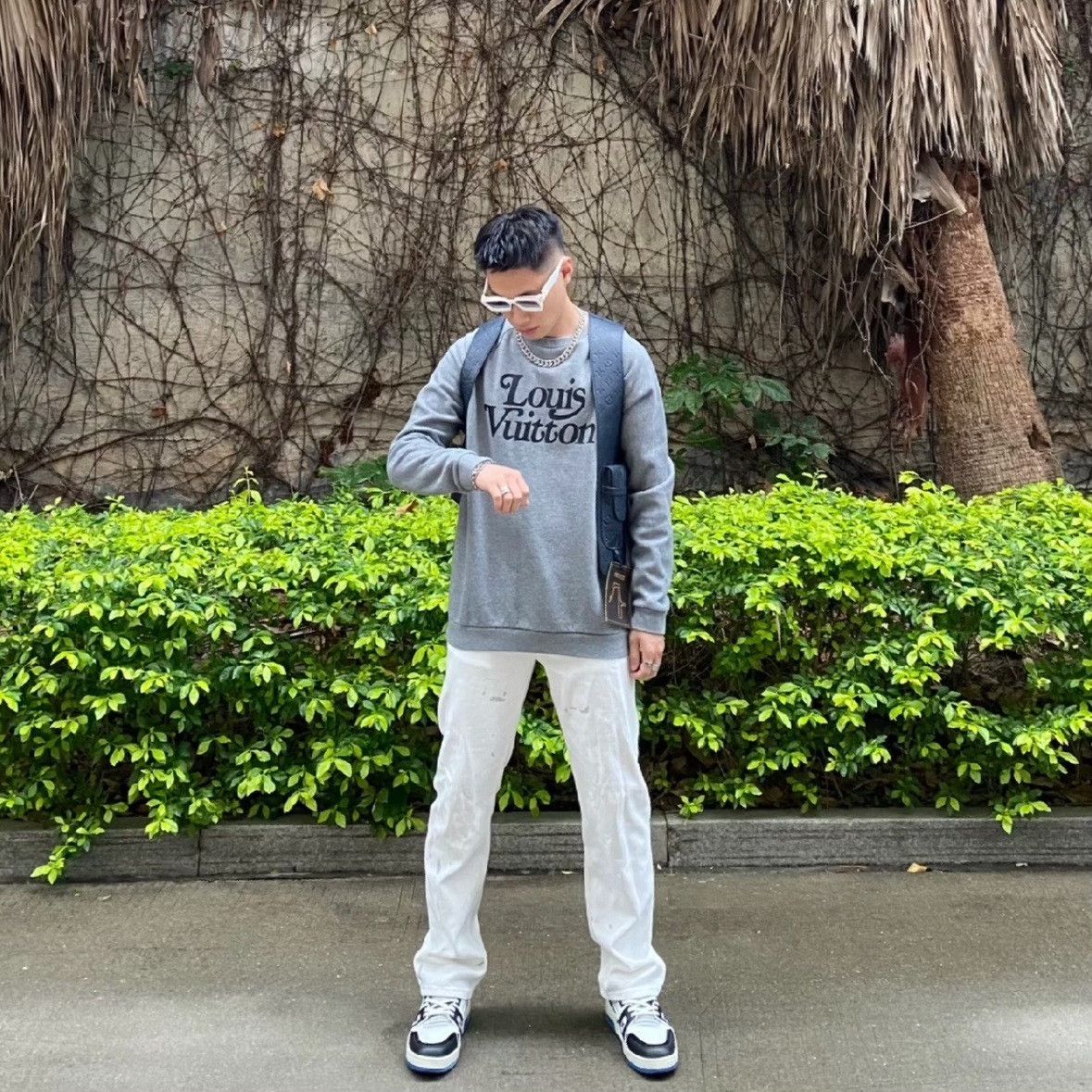 Louis Vuitton Louis Vuitton x Nigo Logo Print Sweatshirt L Size US L / EU 52-54 / 3 - 8 Thumbnail