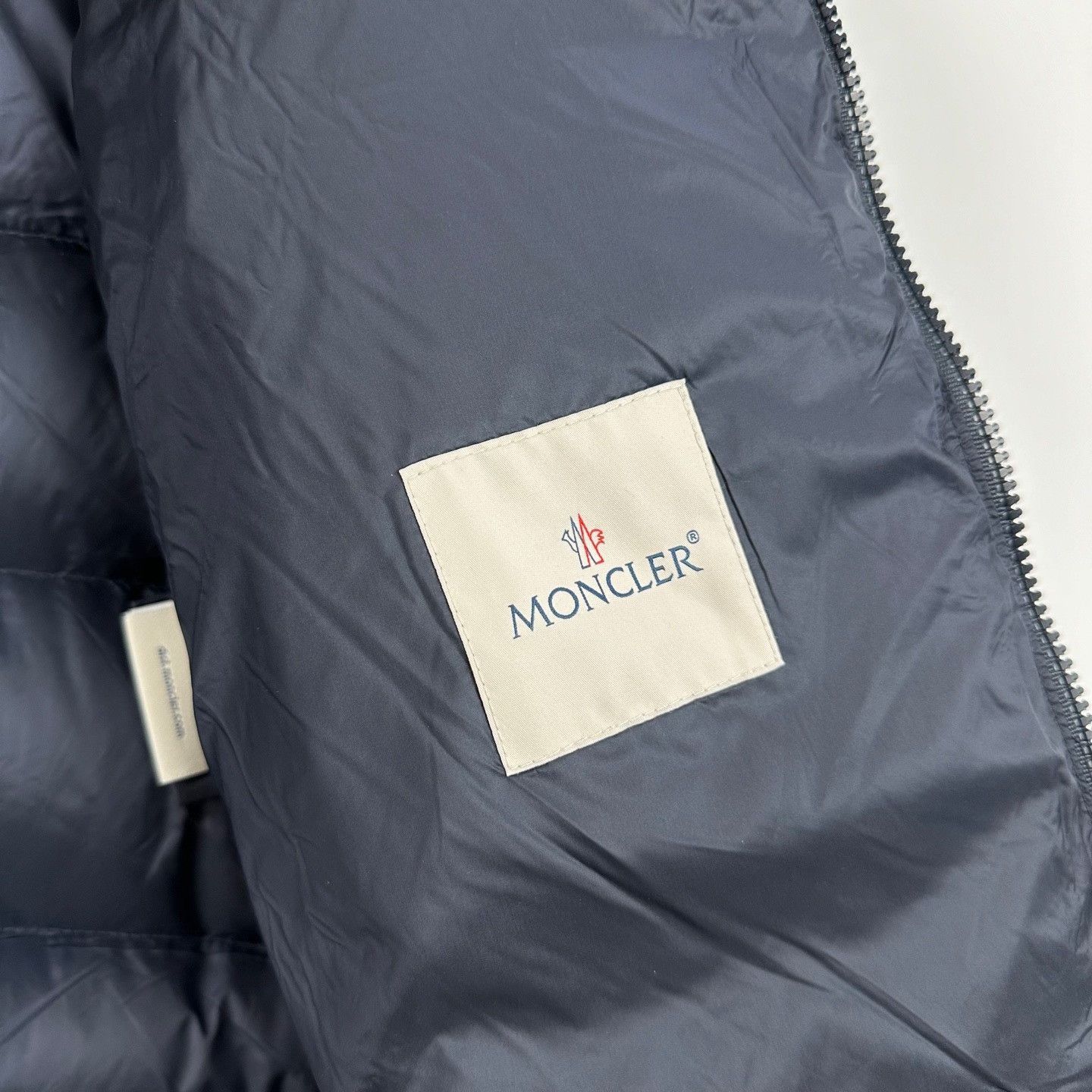 Moncler Moncler Corduroy Stand Collar Down Jacket 1 Size US S / EU 44-46 / 1 - 6 Thumbnail