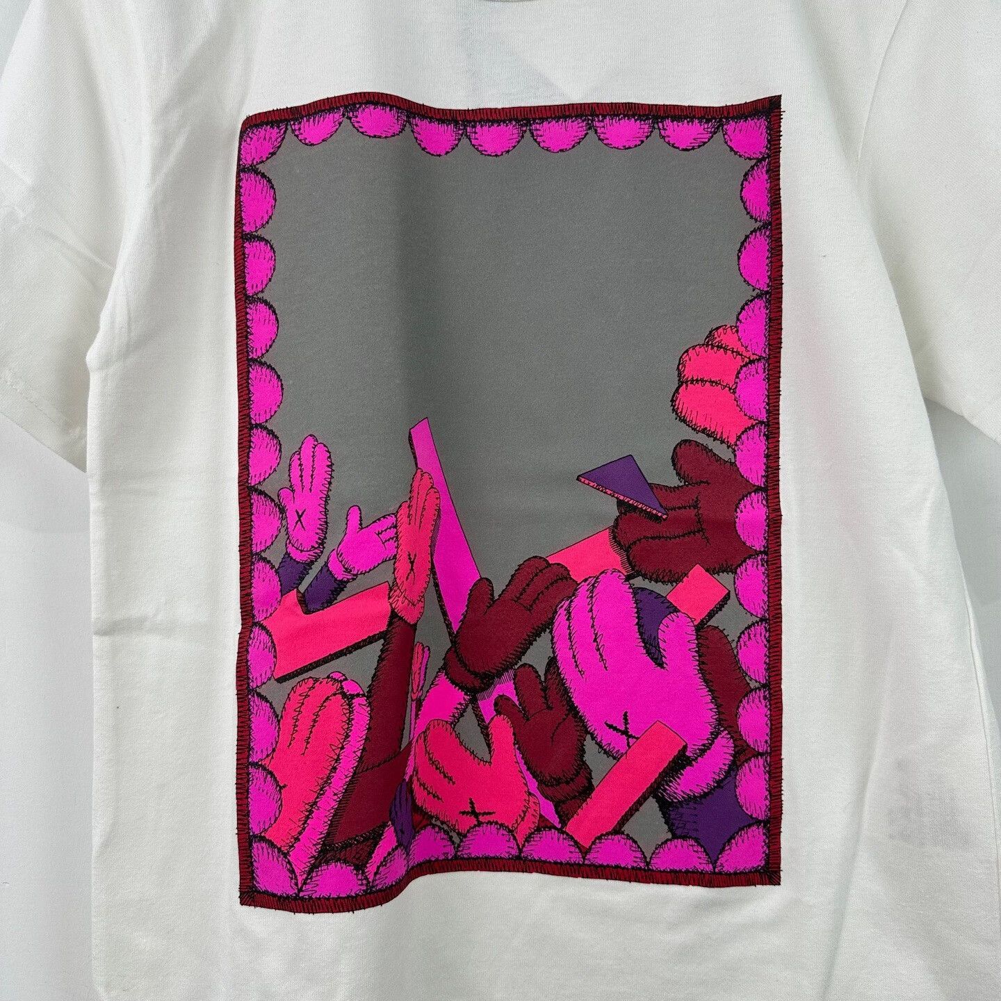 Kaws OriginalFake Kaws Hands Graphic T-Shirt 1 Size US S / EU 44-46 / 1 - 5 Thumbnail