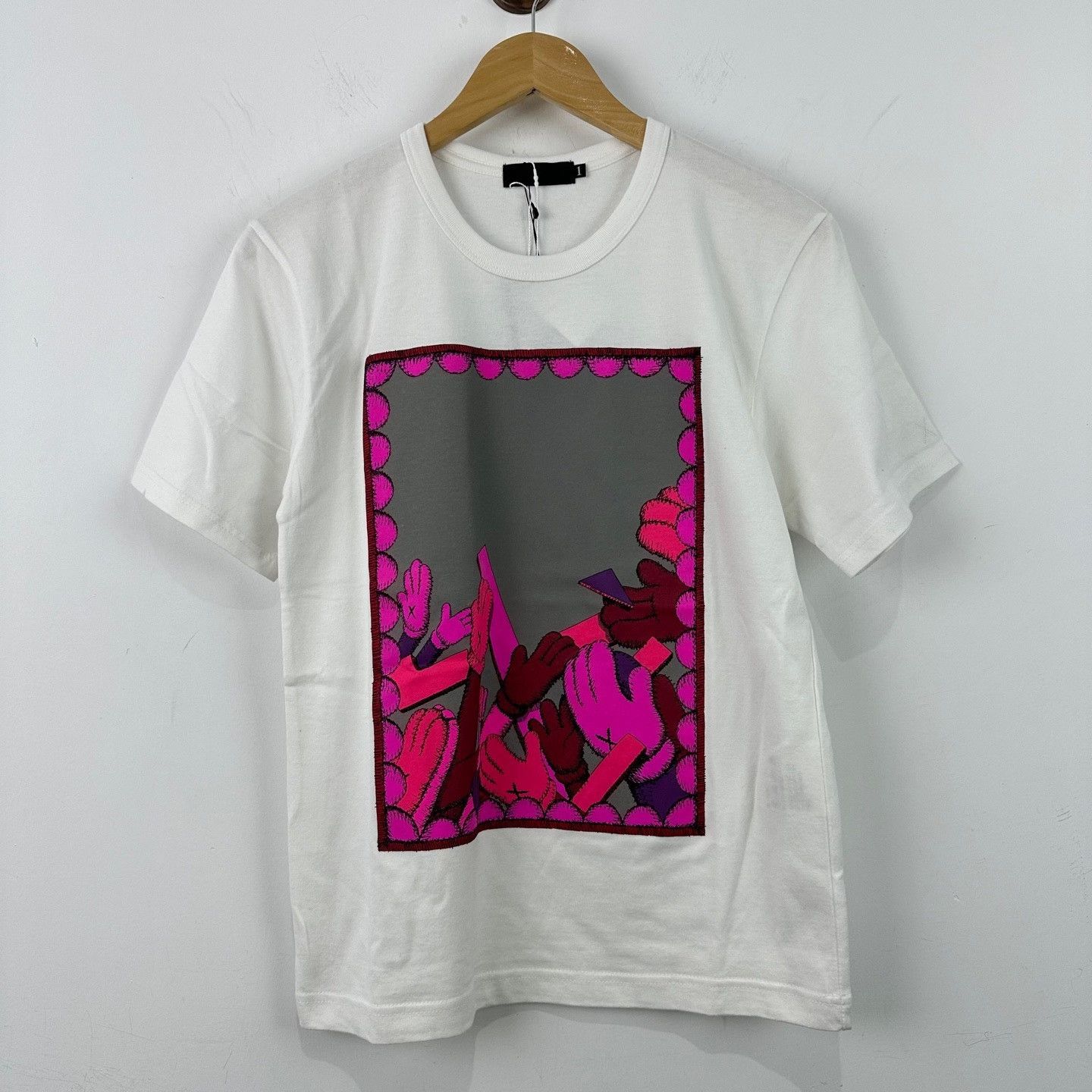 Kaws OriginalFake Kaws Hands Graphic T-Shirt 1 Size US S / EU 44-46 / 1 - 2 Thumbnail