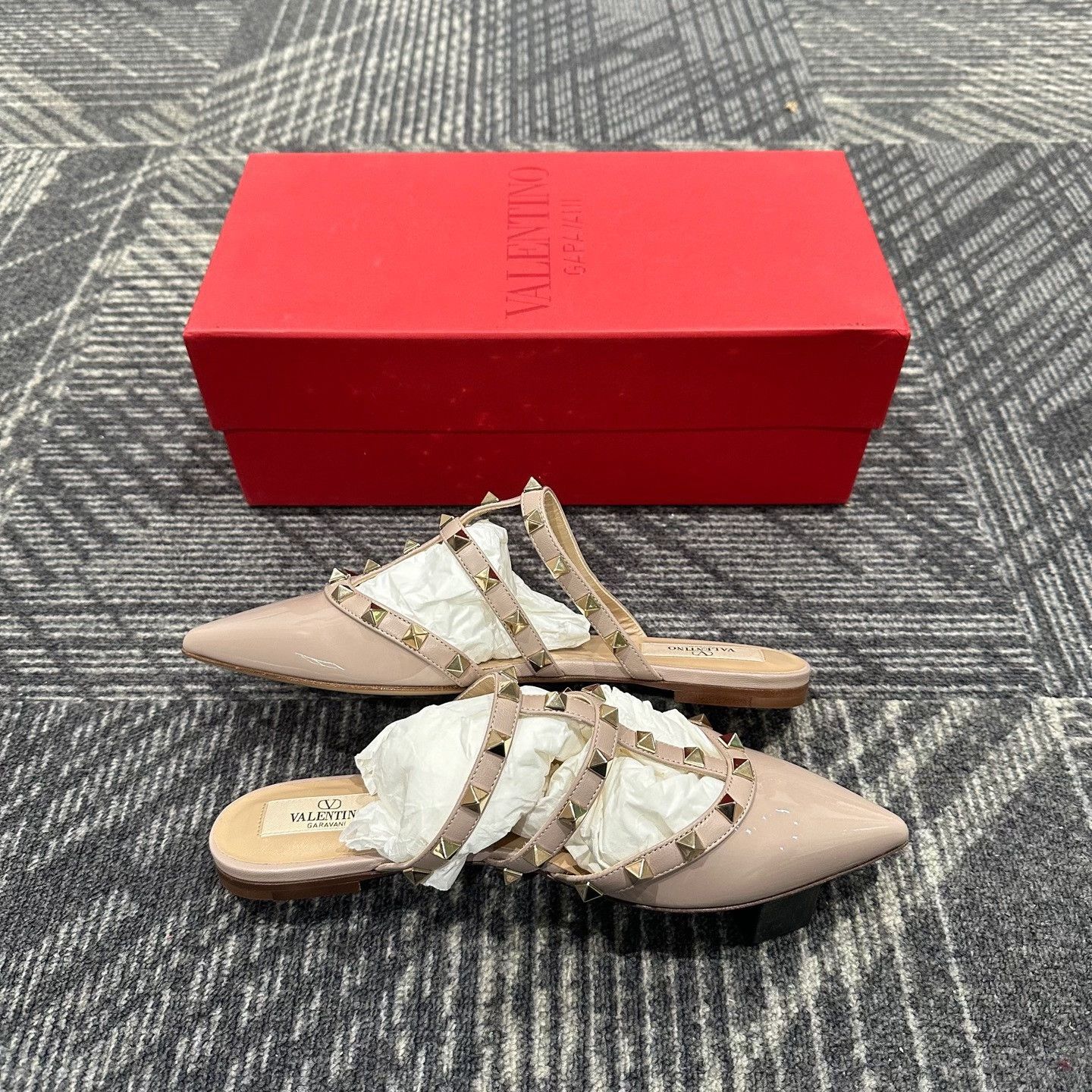 Valentino Valentino Rockstud Patent Leather Mules 36.5 Size US 6.5 / IT 36.5 - 6 Thumbnail