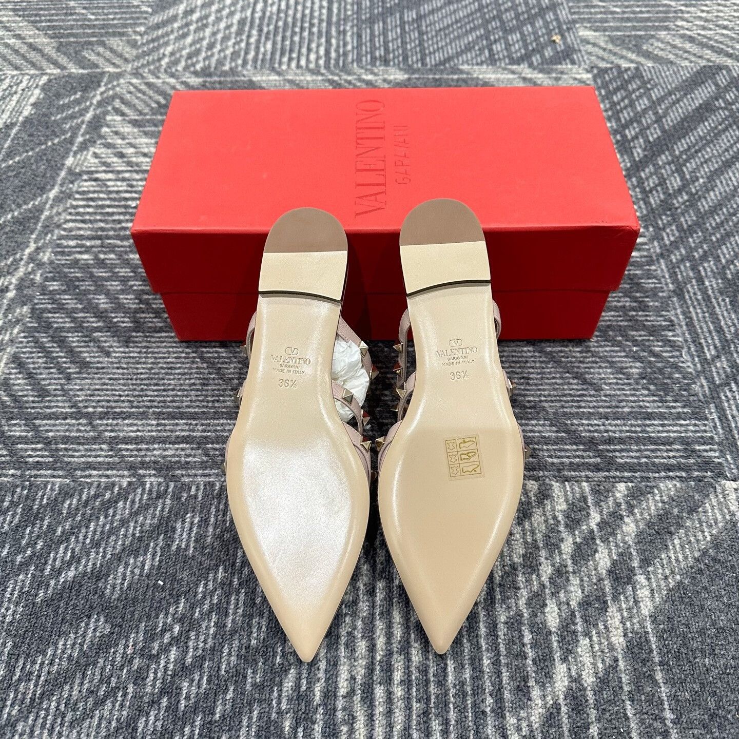 Valentino Valentino Rockstud Patent Leather Mules 36.5 Size US 6.5 / IT 36.5 - 7 Thumbnail