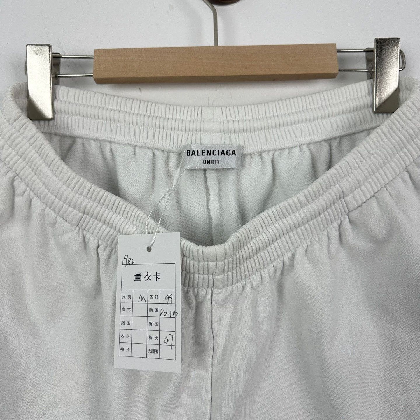 Balenciaga Balenciaga Angel Crest Logo Sweat Shorts Size M Size US 32 / EU 48 - 4 Thumbnail