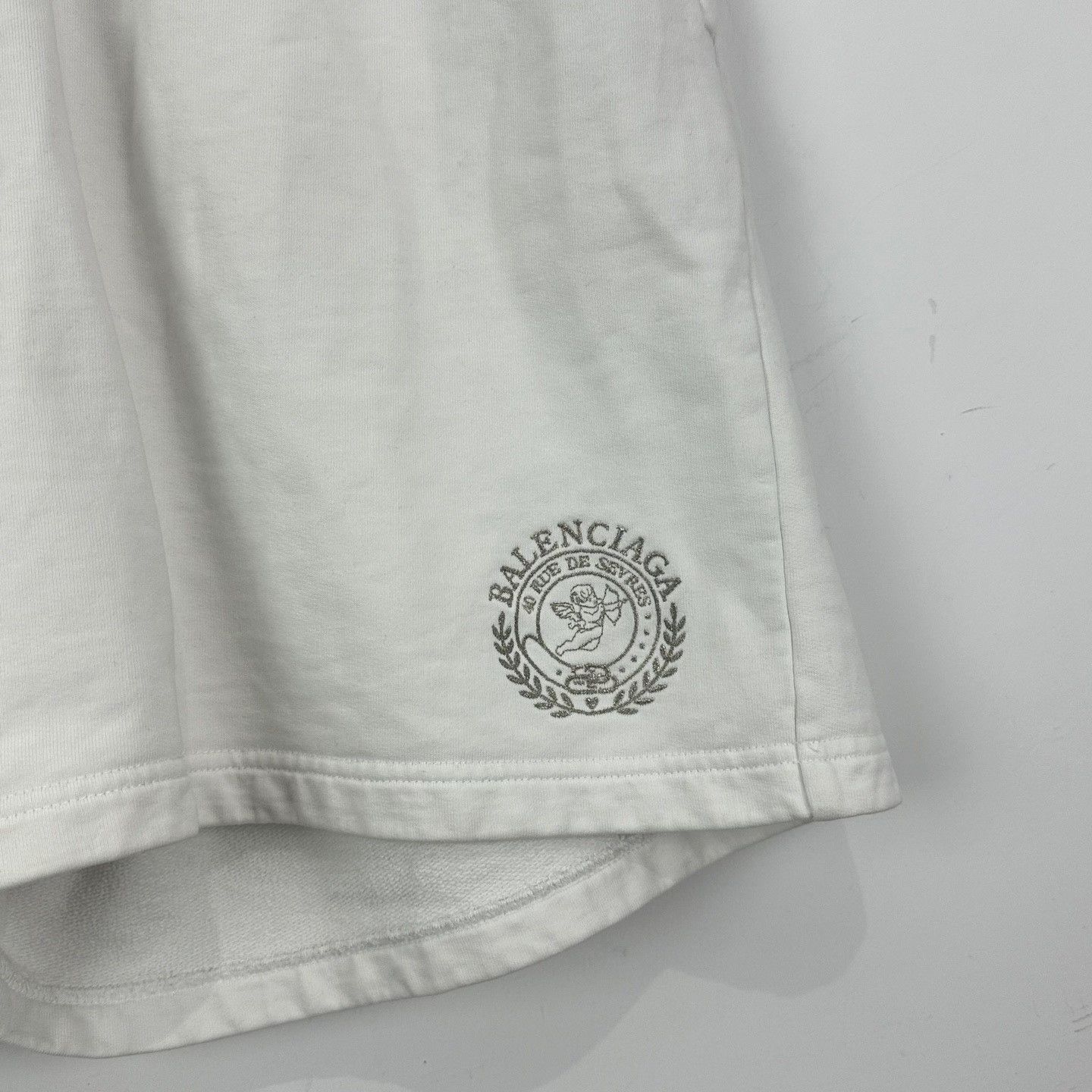 Balenciaga Balenciaga Angel Crest Logo Sweat Shorts Size M Size US 32 / EU 48 - 5 Thumbnail