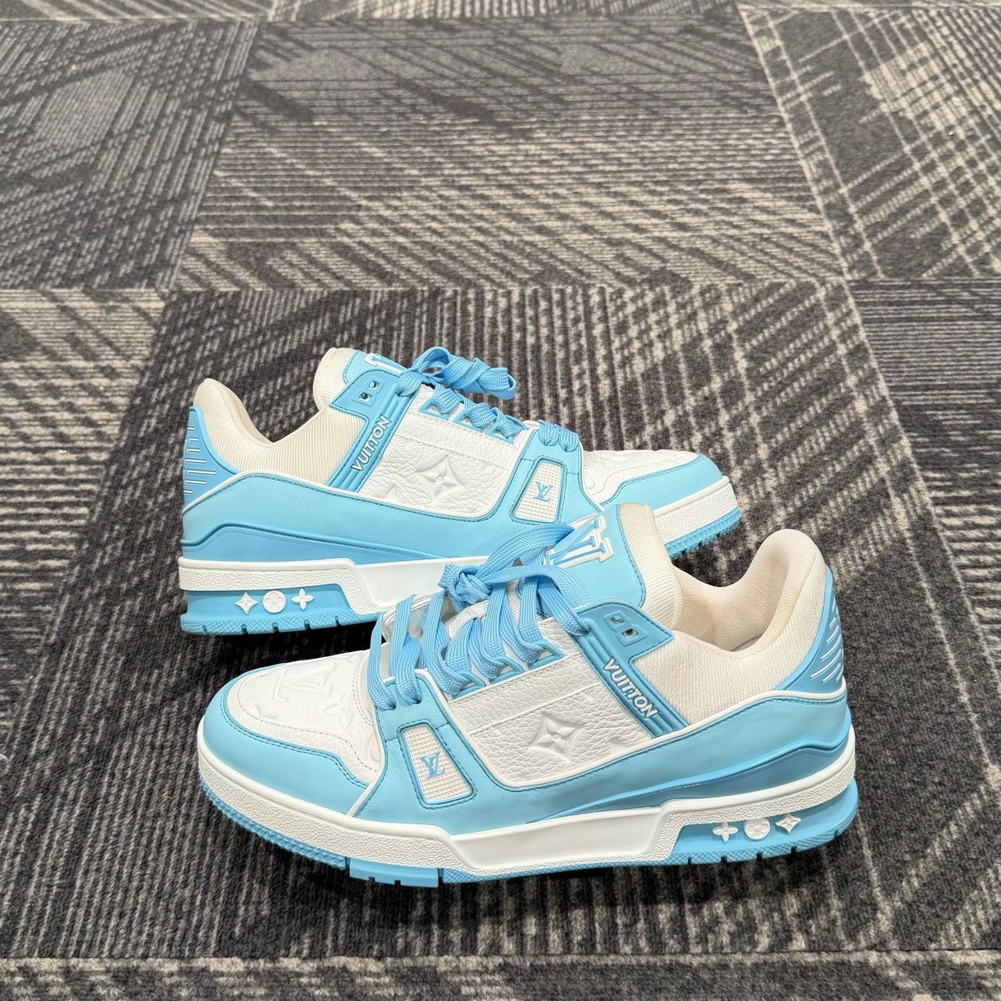 Louis Vuitton Louis Vuitton Monogram Embossed Trainer Sneakers 7.5 Size US 8.5 / EU 41-42 - 5 Thumbnail