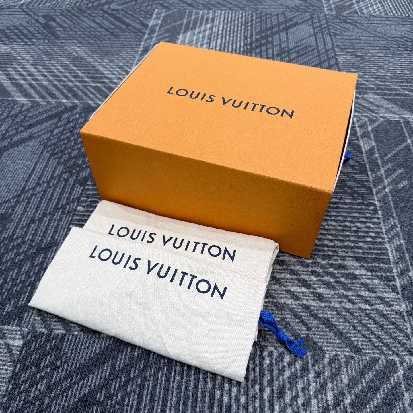 Louis Vuitton Louis Vuitton Monogram Embossed Trainer Sneakers 7.5 Size US 8.5 / EU 41-42 - 9 Thumbnail
