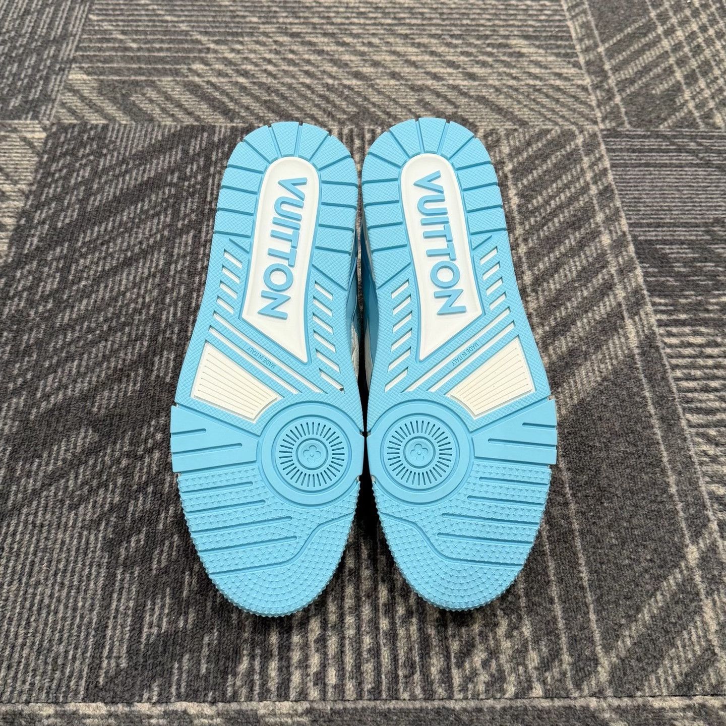 Louis Vuitton Louis Vuitton Monogram Embossed Trainer Sneakers 7.5 Size US 8.5 / EU 41-42 - 7 Thumbnail